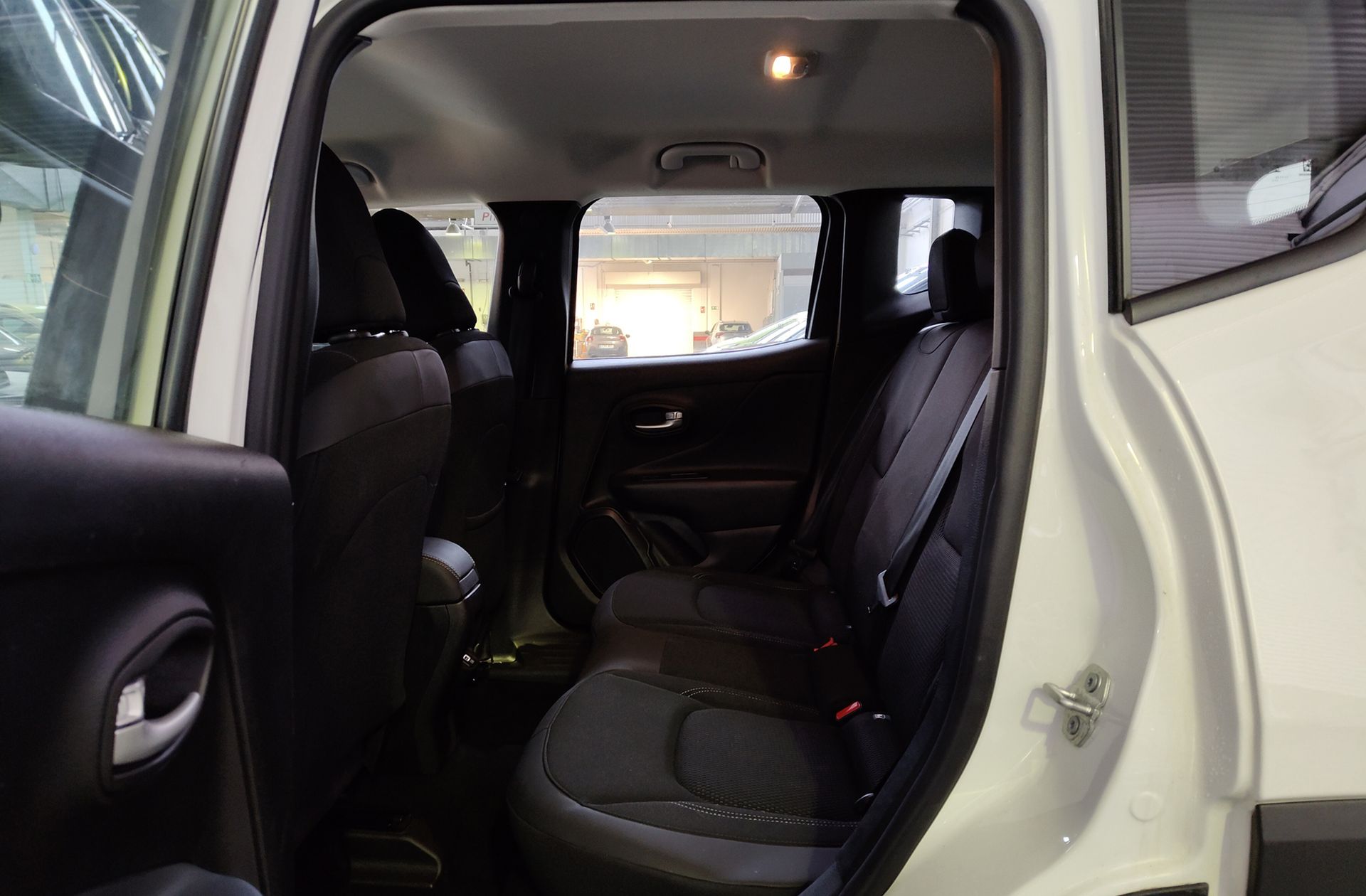 Jeep Renegade eHybrid 1.5 Altitude DCT - foto 12