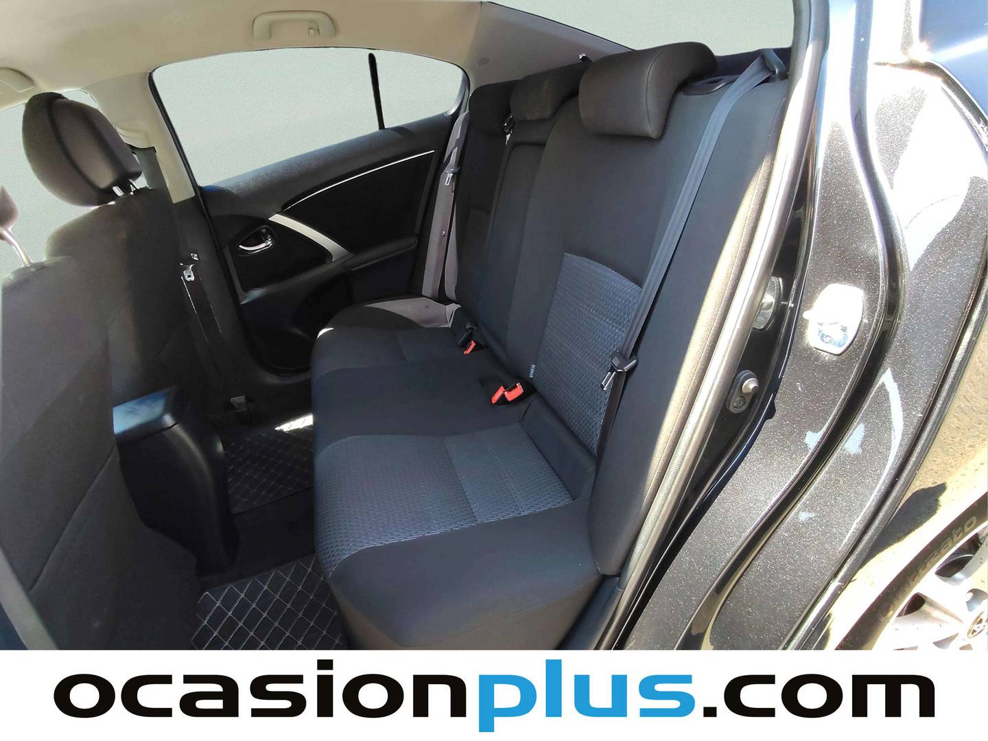 Fotos maletero Toyota Avensis Toyota Avensis 120 D Advance (124 CV)