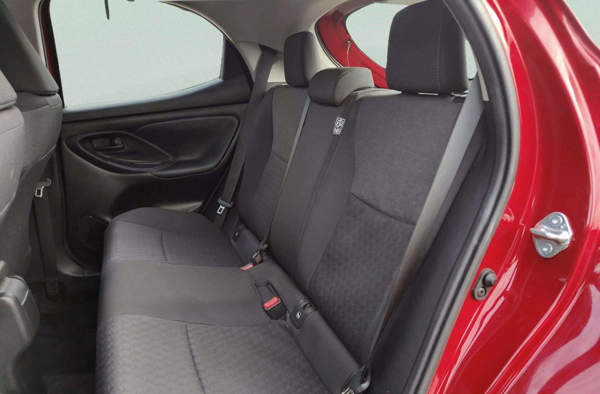 Toyota Yaris 120H Active Plus - foto 9