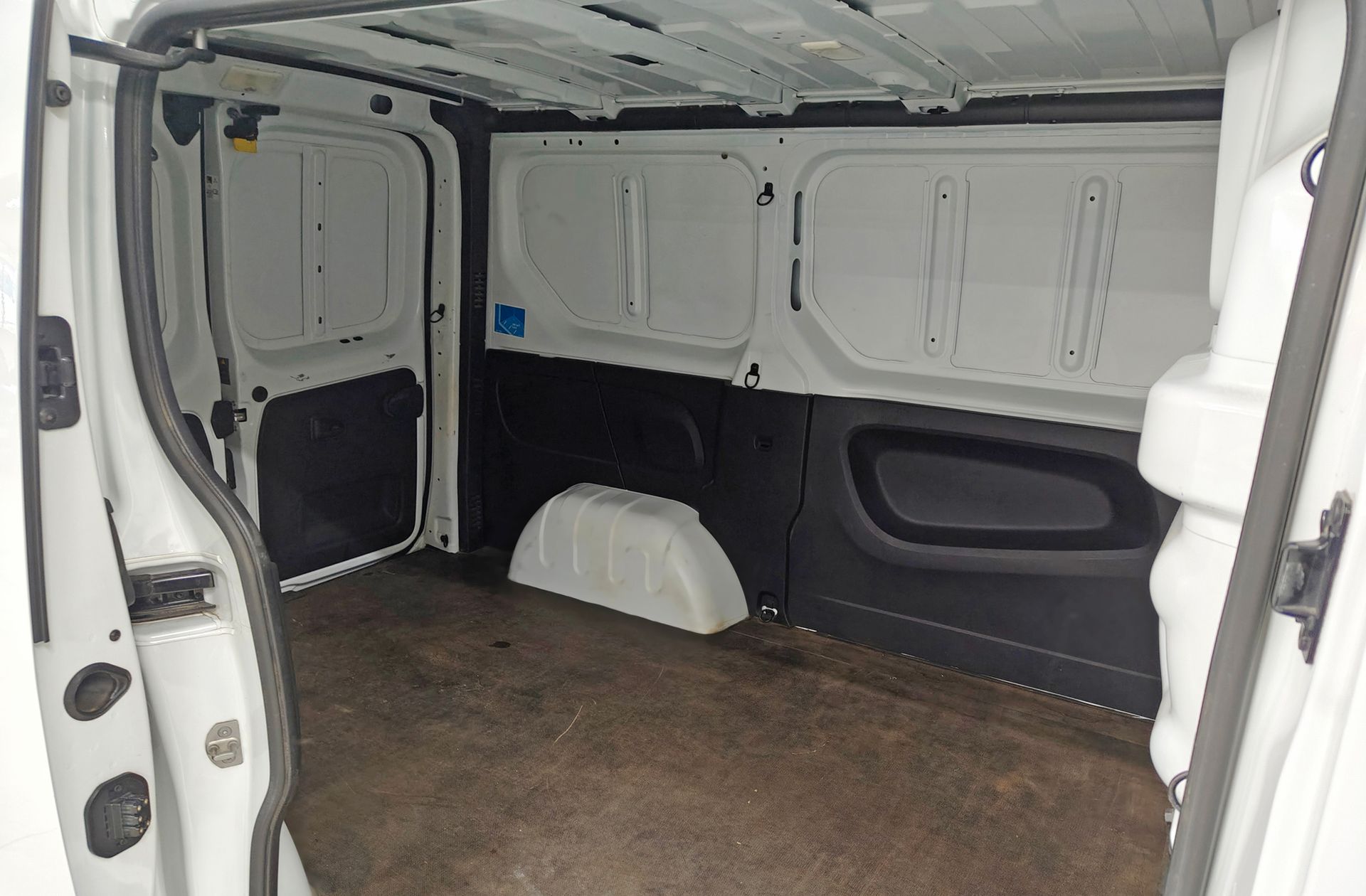 Nissan NV300 Furgon 2.0 dCi Comfort L1H1 - foto 11