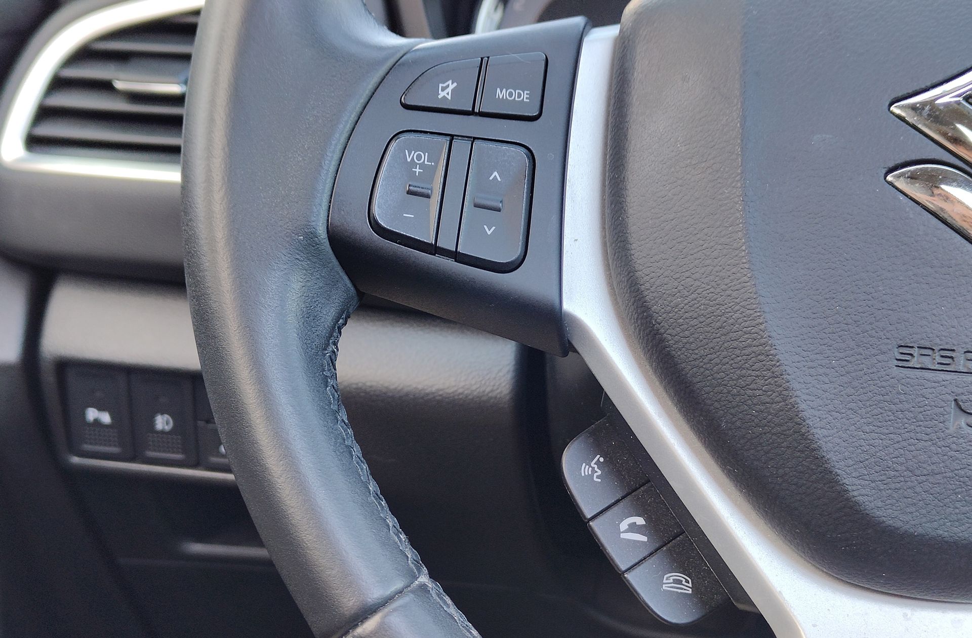 Suzuki S-Cross 1.4T Mild Hybrid S3 4WD - foto 32