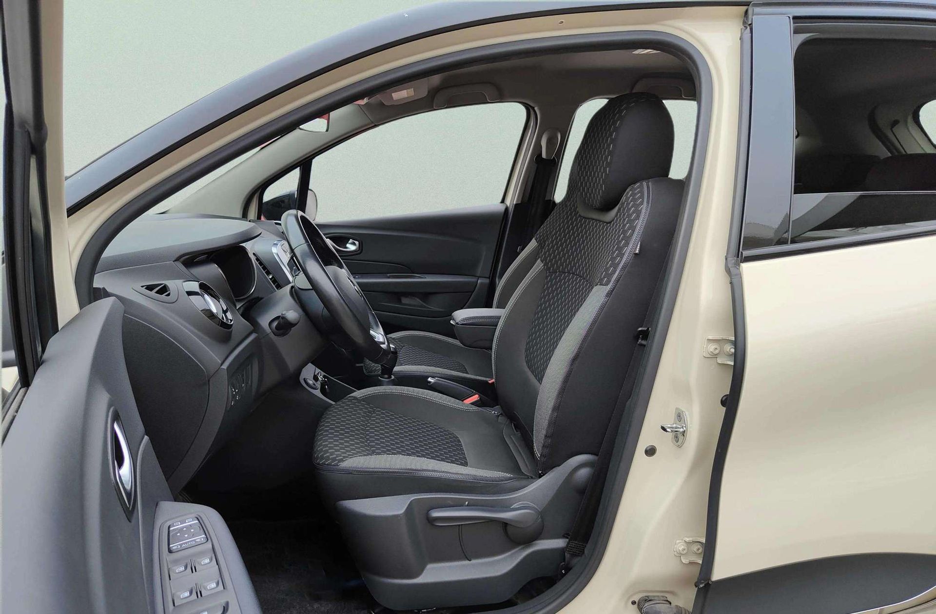 Renault Captur Zen TCe - foto 10