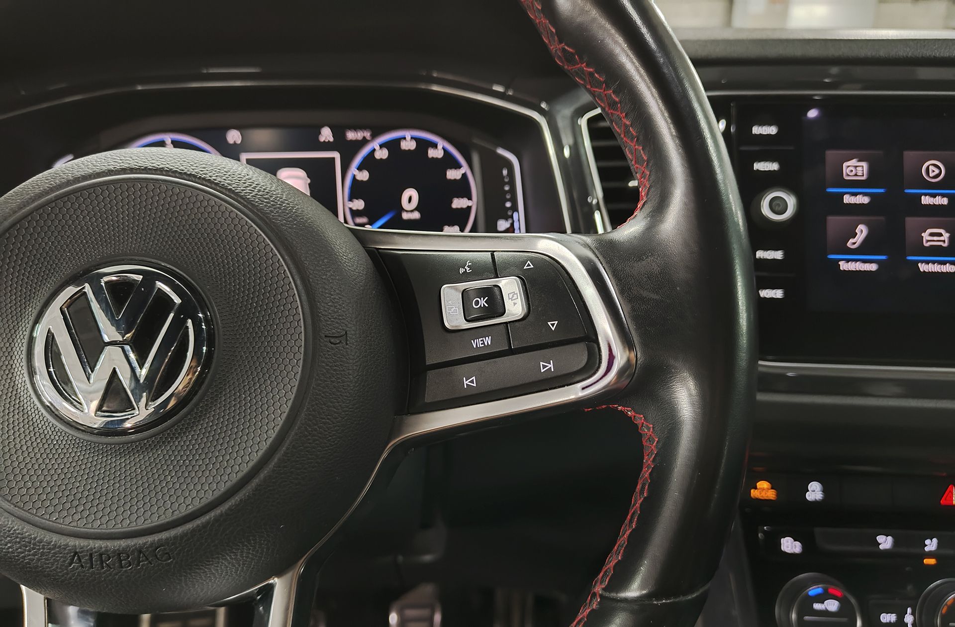 Volkswagen T-Roc Sport 1.6 TDI - foto 37