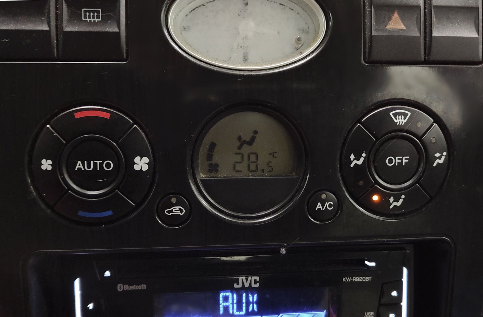 Ford Mondeo 2.0 TDdi Sedan Ghia - foto 23