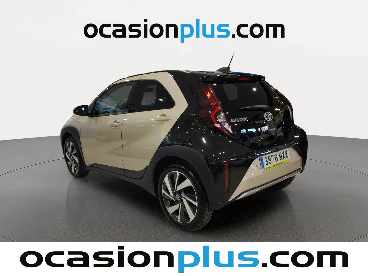 Foto trasera Toyota Aygo X Cross Toyota Aygo X Cross 1.0 VVT-I Undercover CVT (72 CV) izquierda