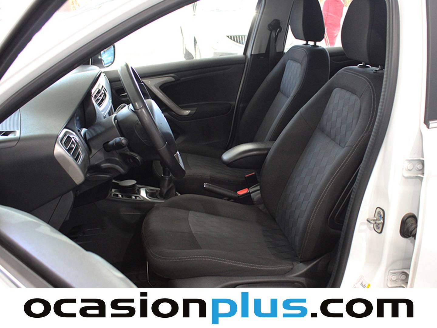 Foto asientos delanteros Citroën C-Elysée Citroën C-Elysee PureTech 82 Shine (82 CV)