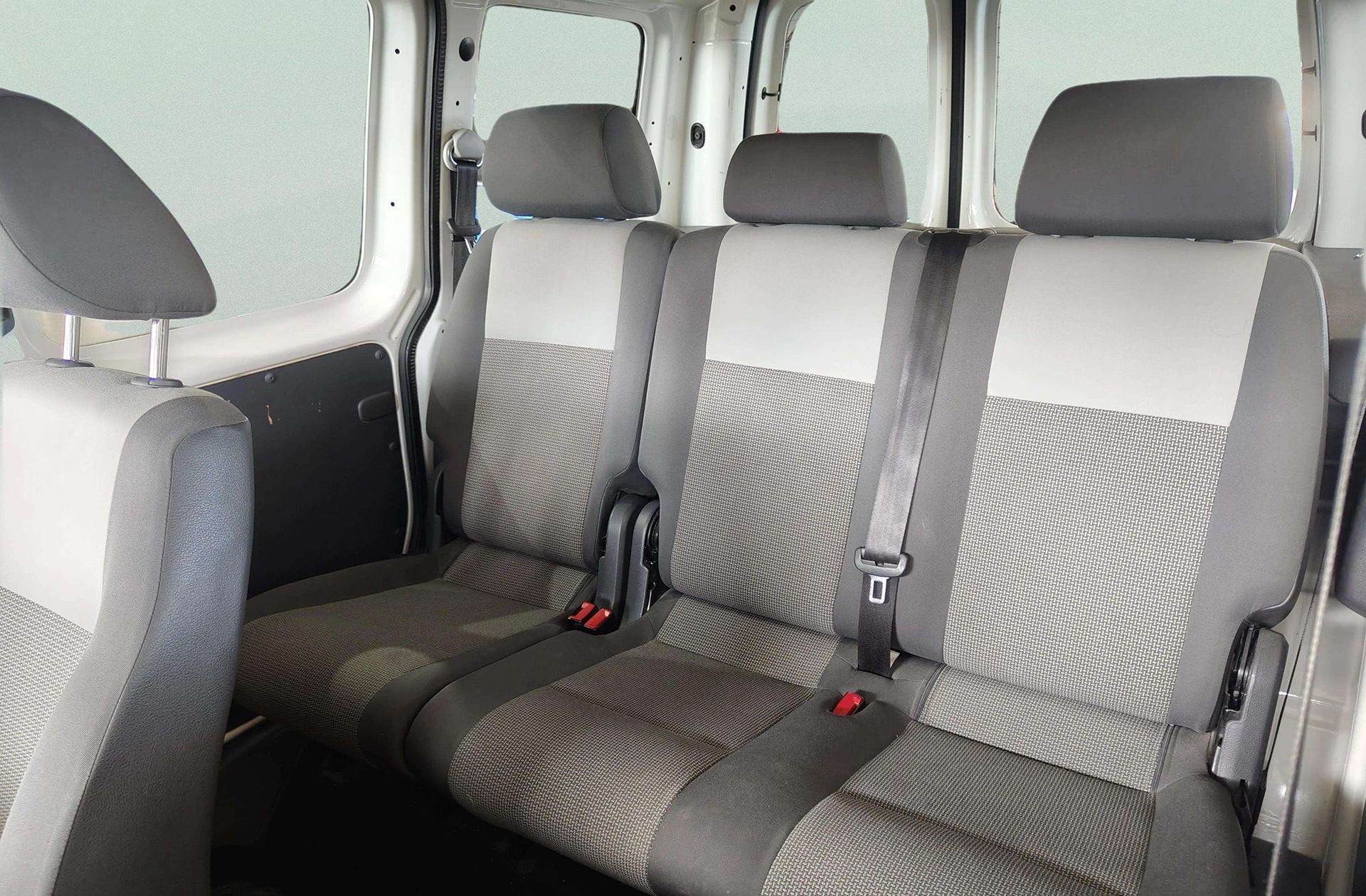 Volkswagen Caddy Kombi 1.6 TDI - foto 9