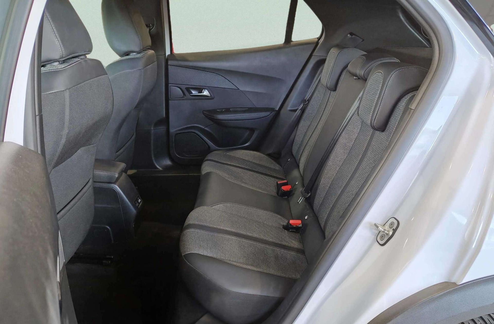 Peugeot 2008 PureTech 100 Allure - foto 13