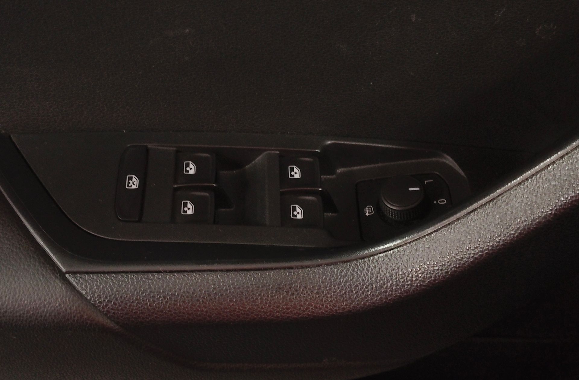 Škoda Karoq 1.0 TSI Active - foto 32