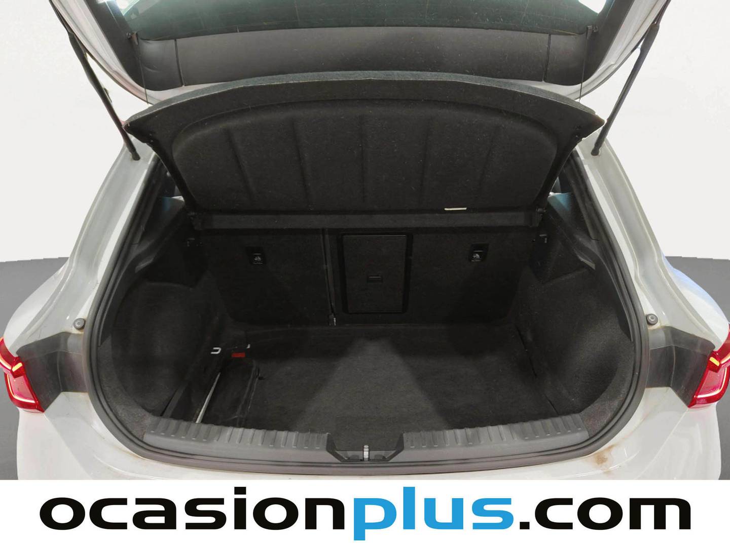 Fotos maletero Seat León Seat León 1.0 eTSI S&S FR 25 Aniversario DSG (110 CV)