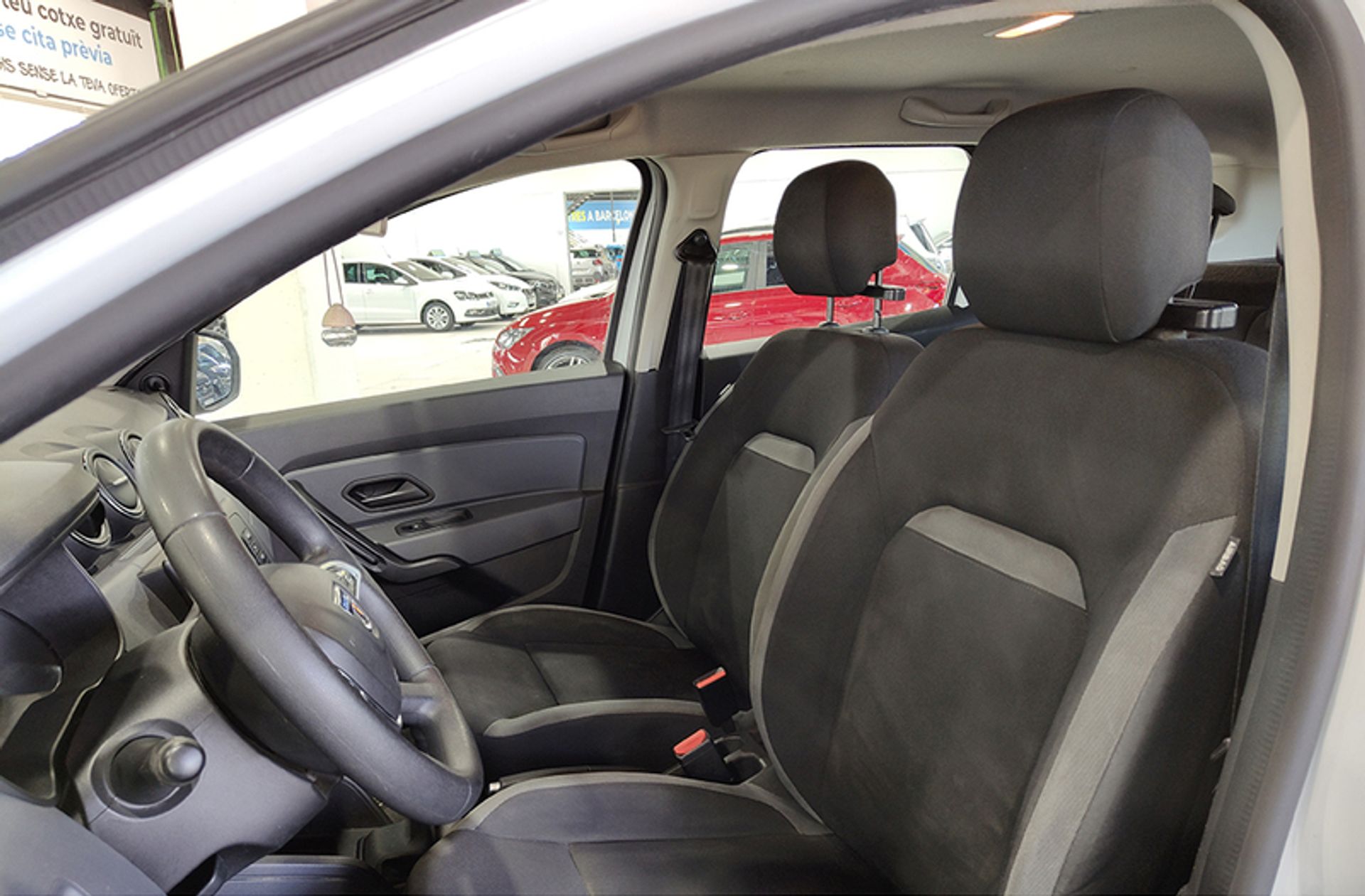 Dacia Duster Essential 1.6 4x2 - foto 8