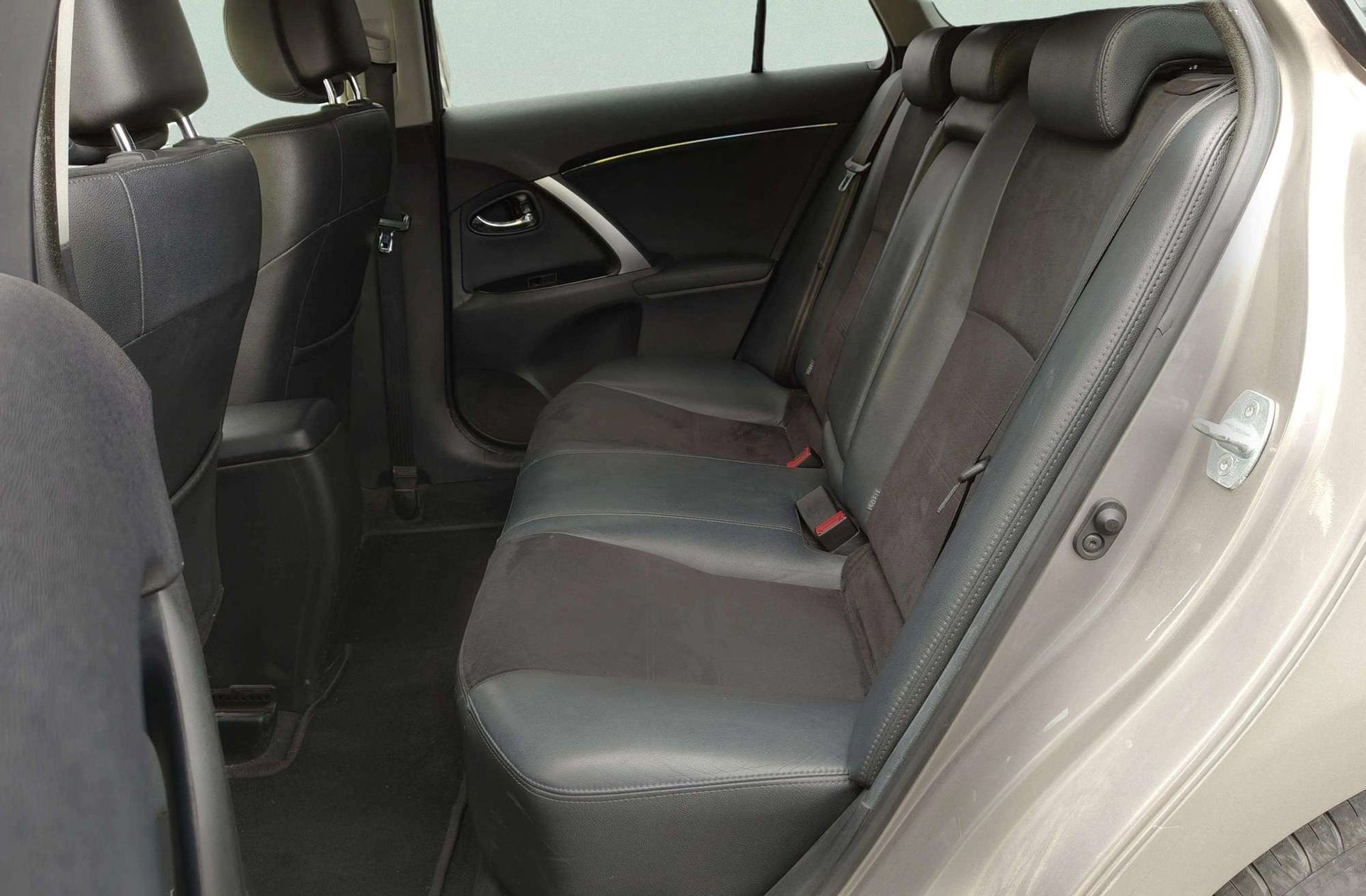 Toyota Avensis 120D Cross Sport Advance - foto 12