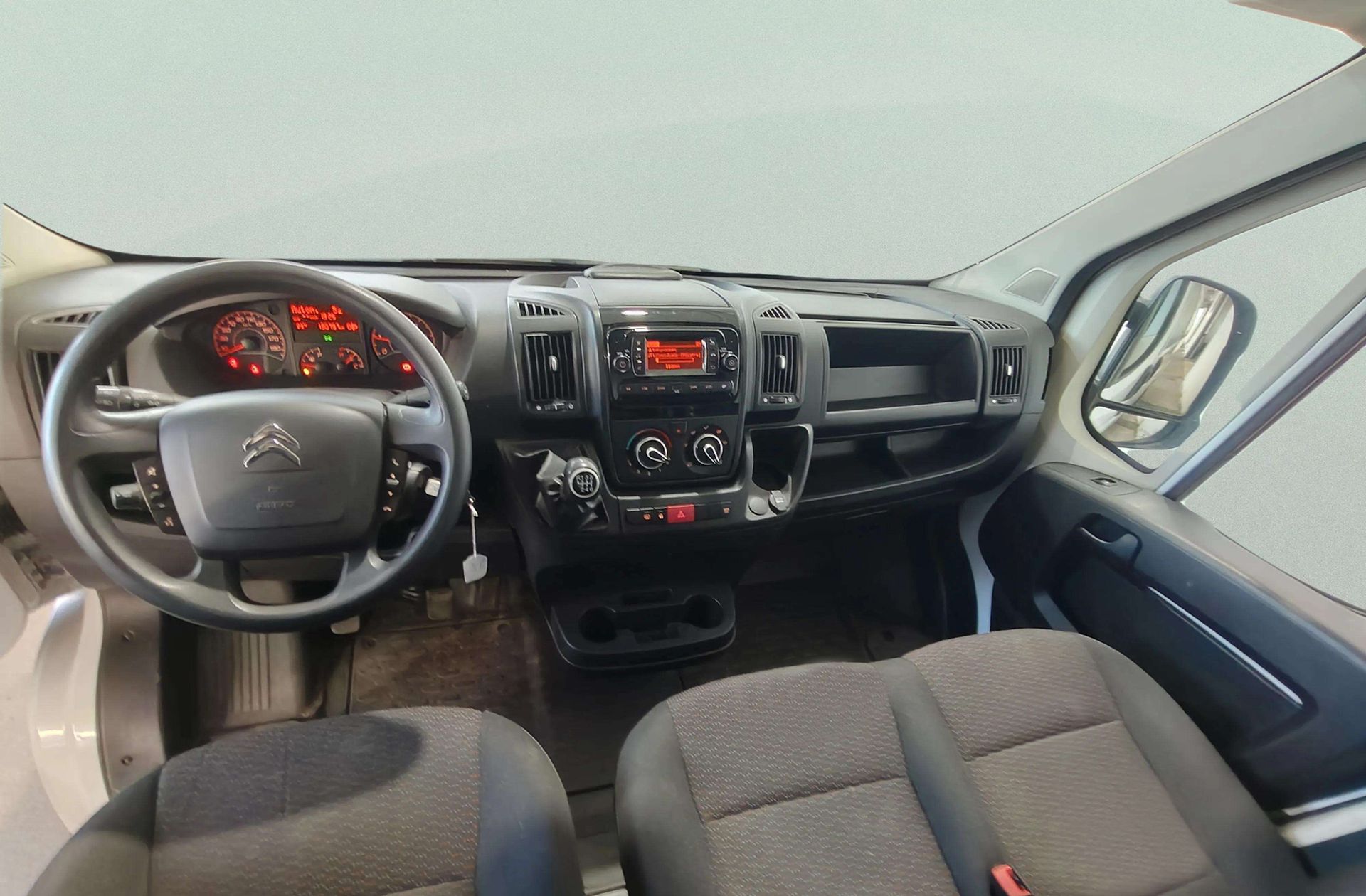 Citroën Jumper Furgon BlueHDi 140 35 L3H3 - foto 6