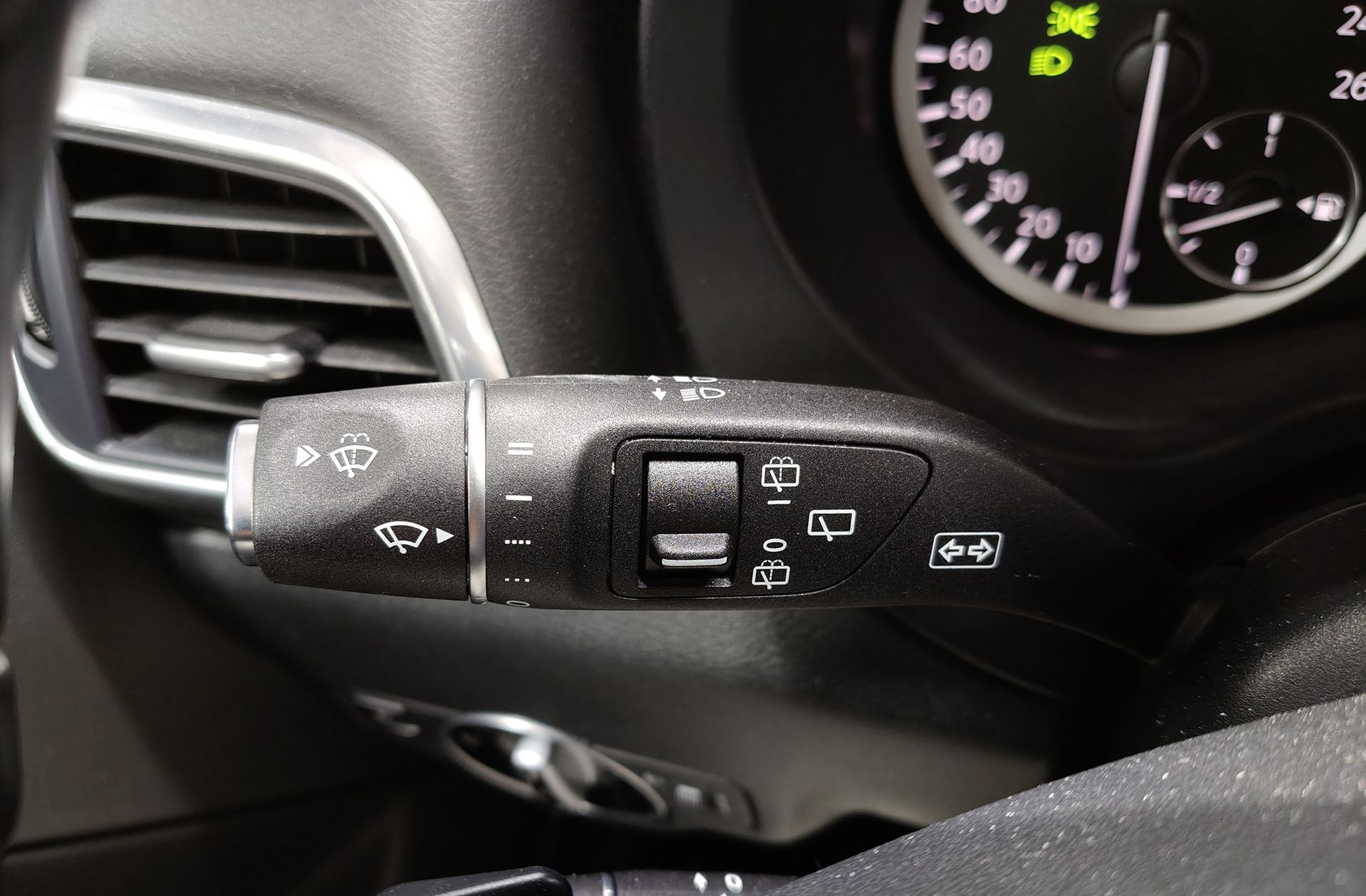 Infiniti Q30 2.2D Premium 7DCT - foto 28