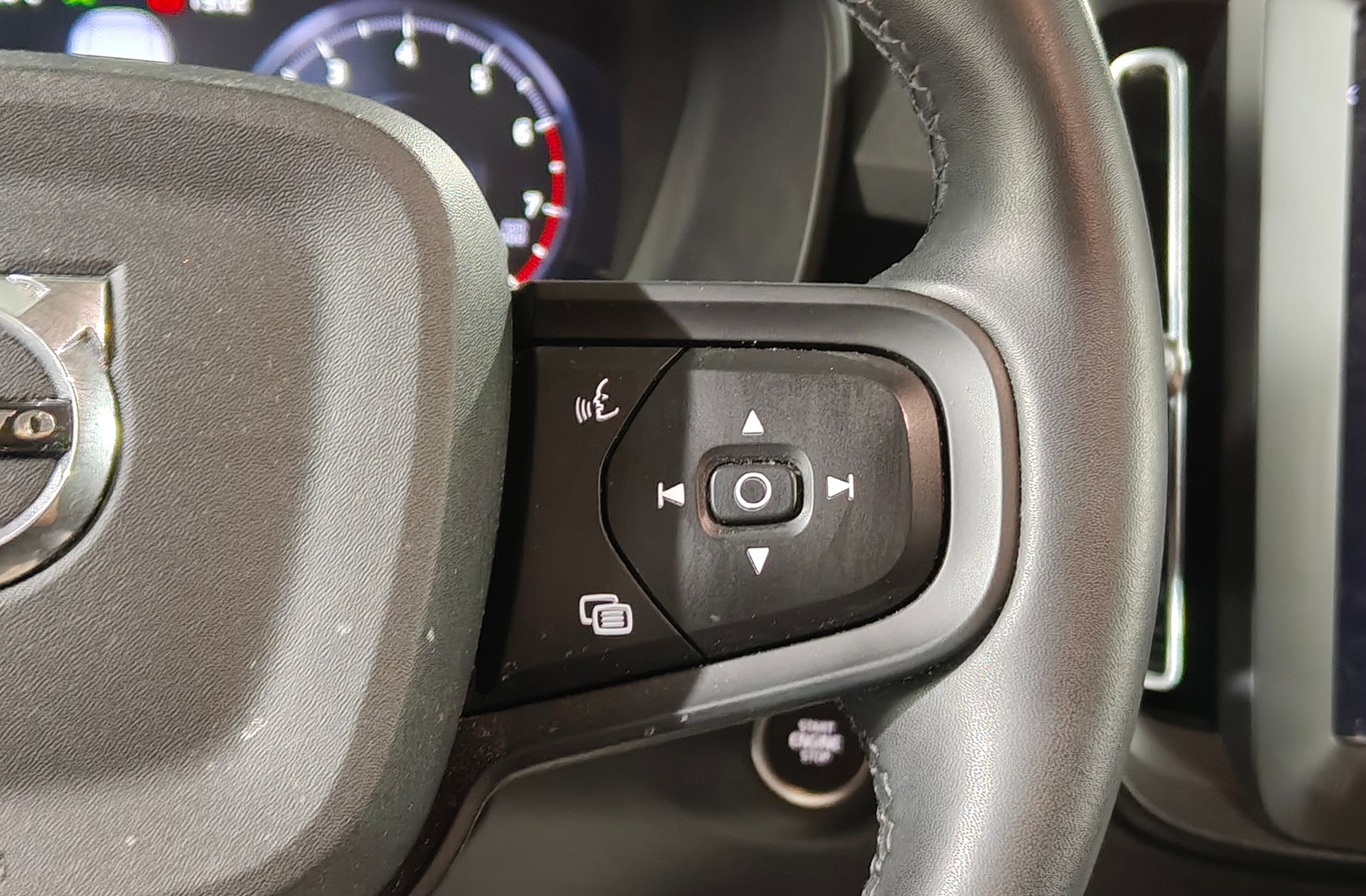 Volvo XC40 T2 Essential - foto 21