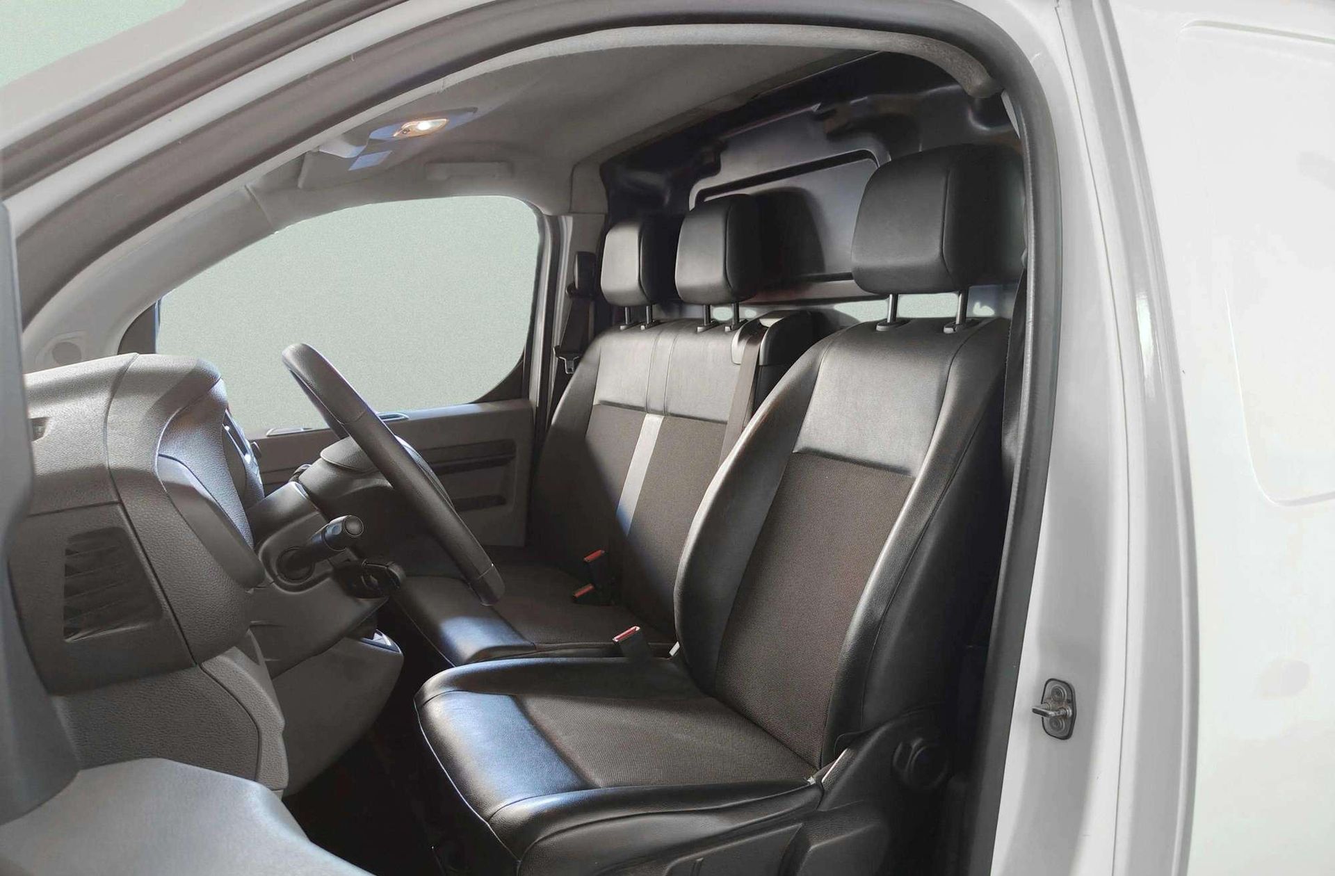 Peugeot Expert Furgon BlueHDi 100 Pro Standard - foto 8