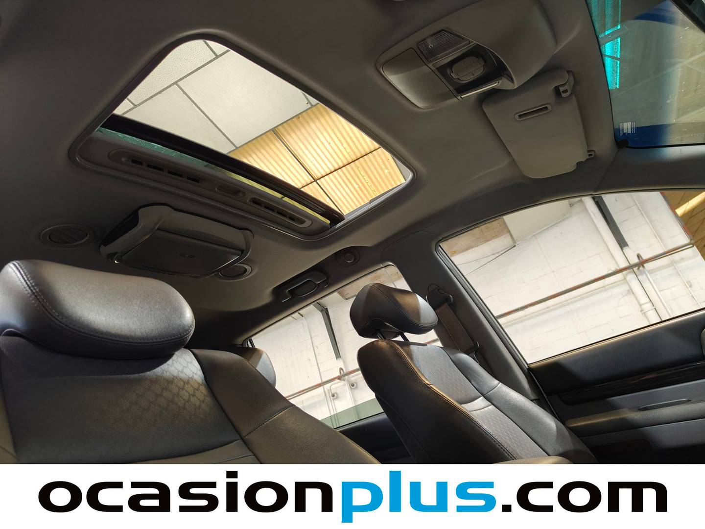 Extras y acabados del SsangYong Rodius SsangYong Rodius D22T Limited Auto (178 CV)