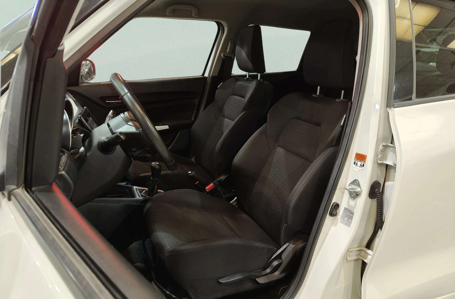 Suzuki Swift 1.2 GLE - foto 11