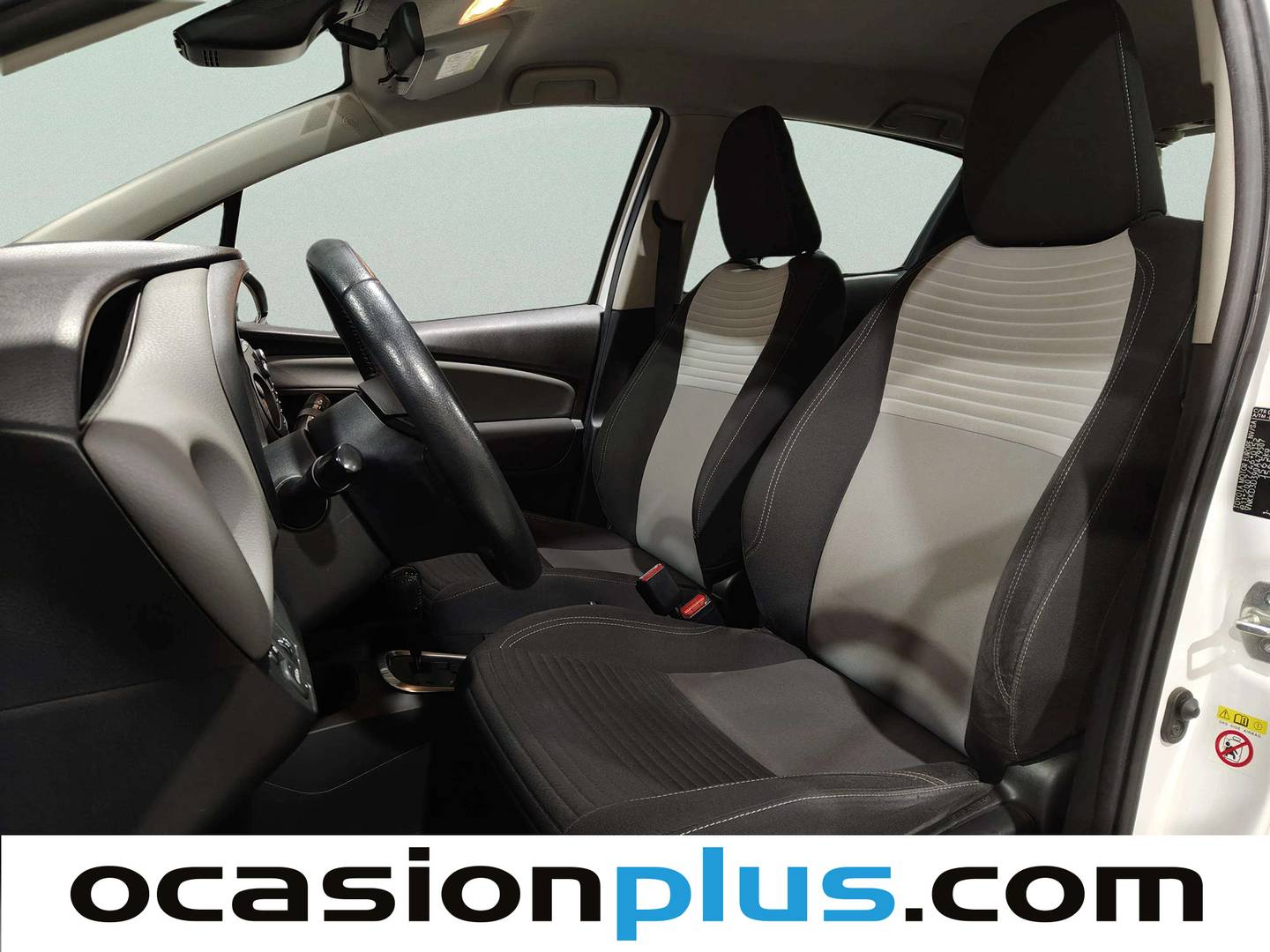 Foto asientos delanteros Toyota Yaris Toyota Yaris 1.5 Hybrid Active (100 CV)