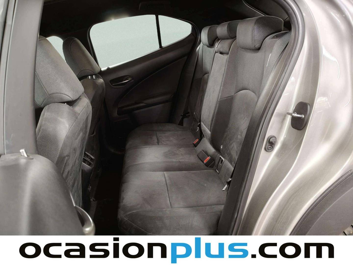 Foto asientos traseros Lexus UX Lexus UX 250h Business 2WD (184 CV)