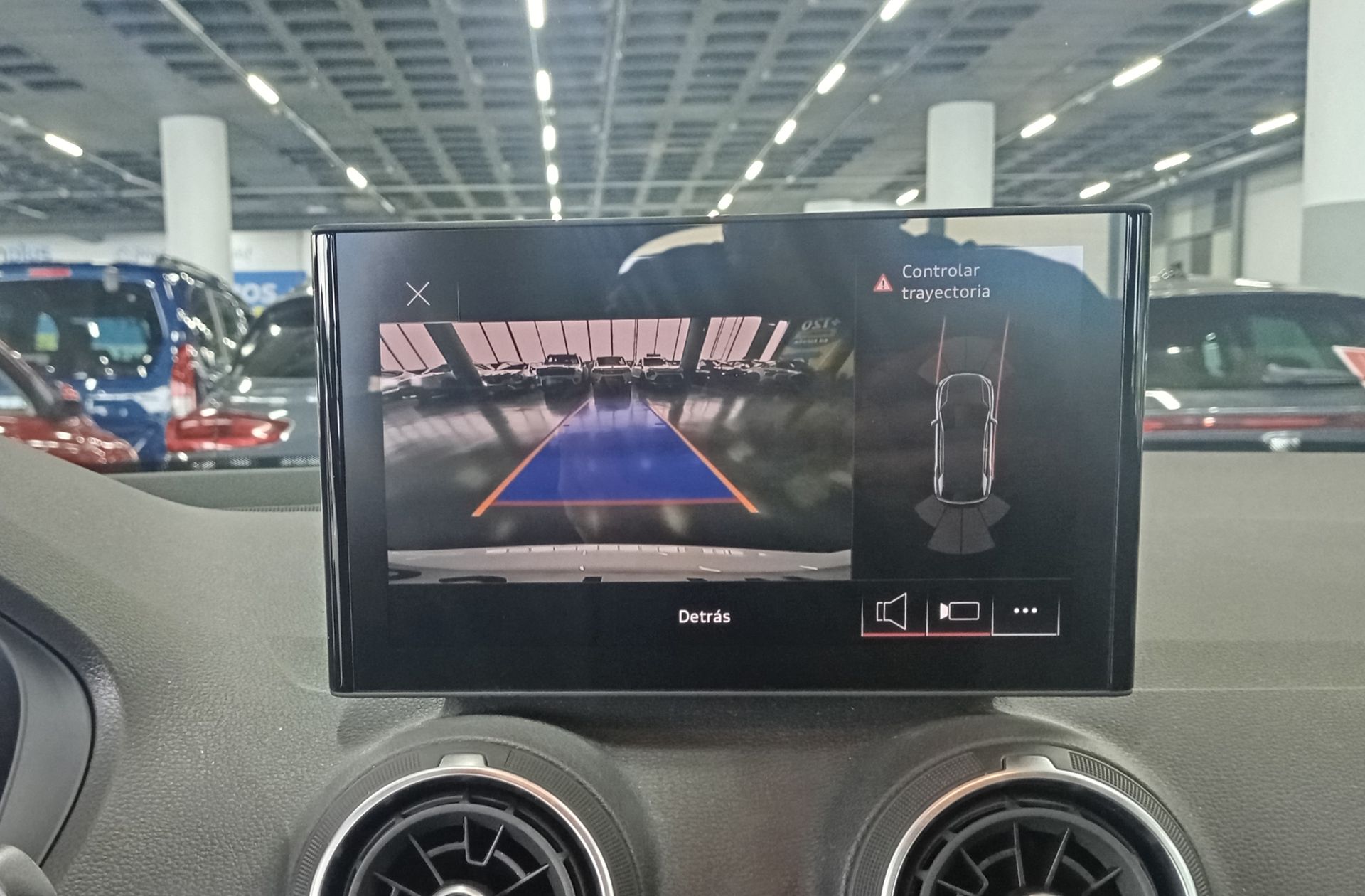Audi Q2 Advanced 30 TFSI - foto 8