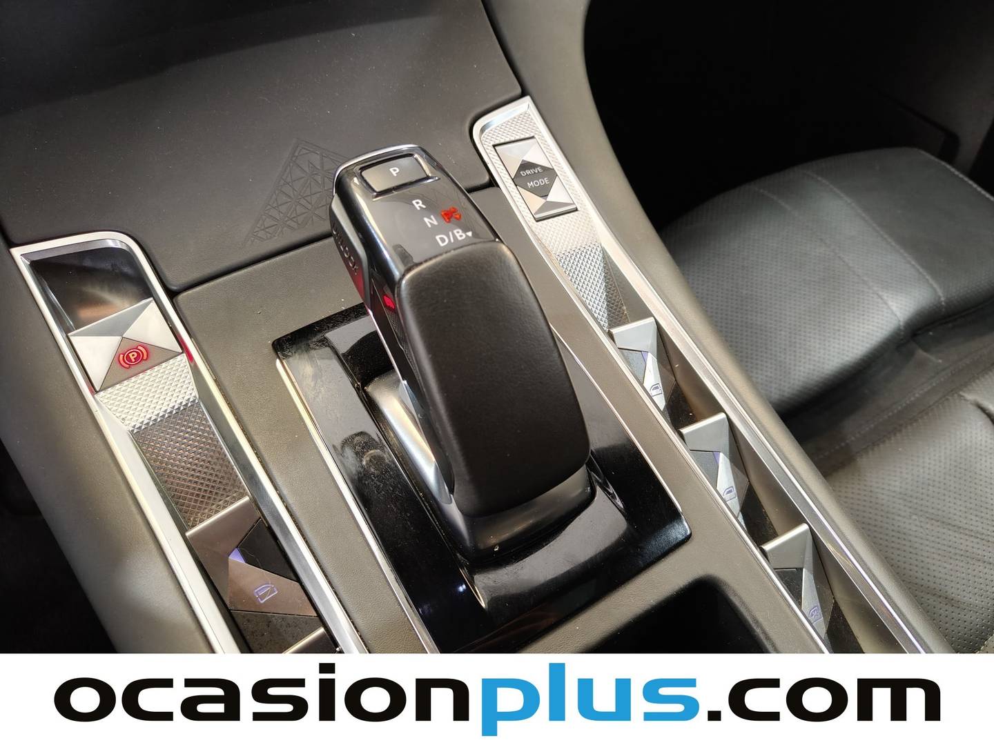 Foto DS DS 7 Crossback DS DS7 Crossback E-Tense 300 Louvre 4WD Auto (300 CV)