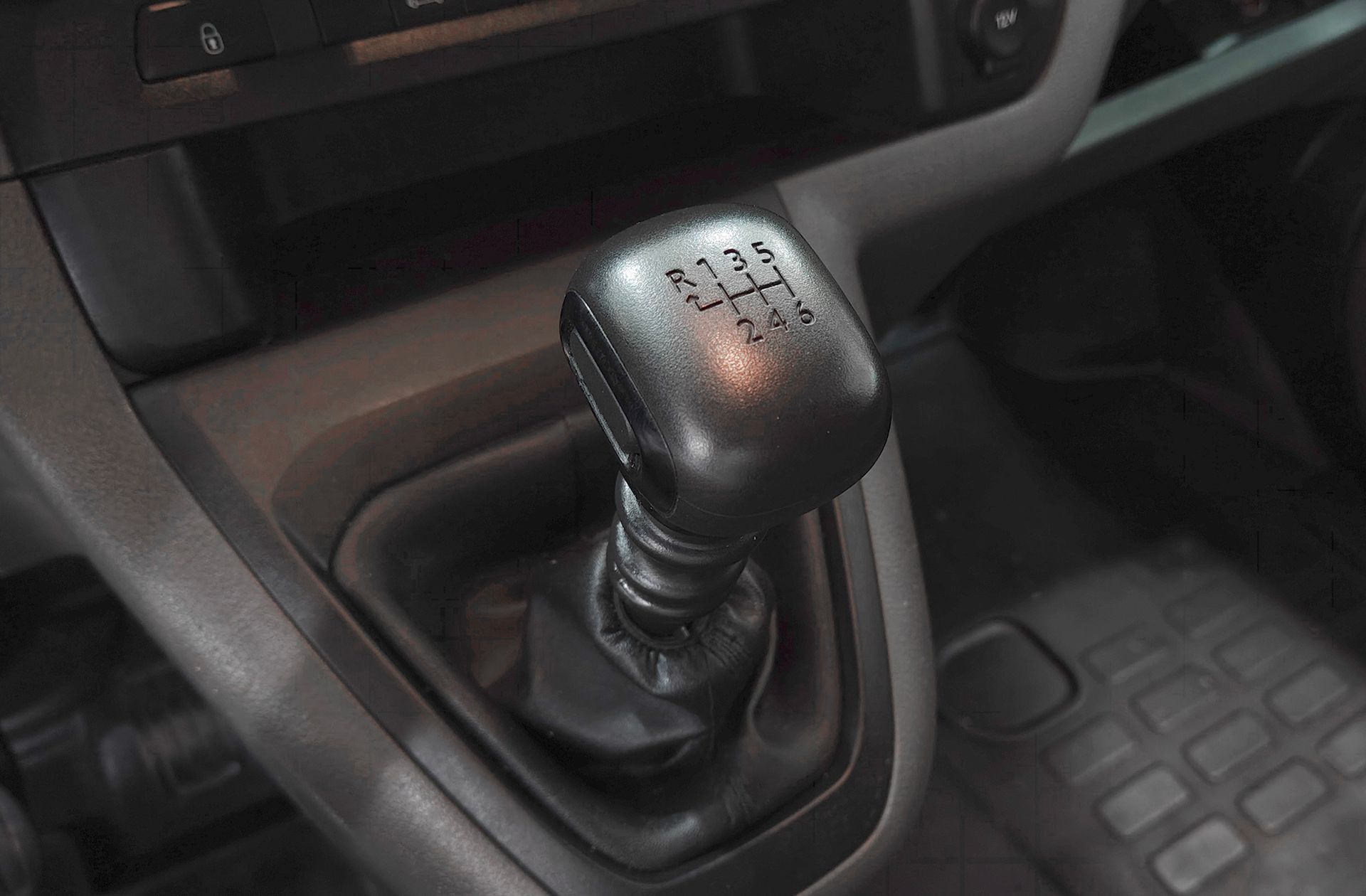 Peugeot Expert Furgon BlueHDi 120 Pro Standard - foto 5