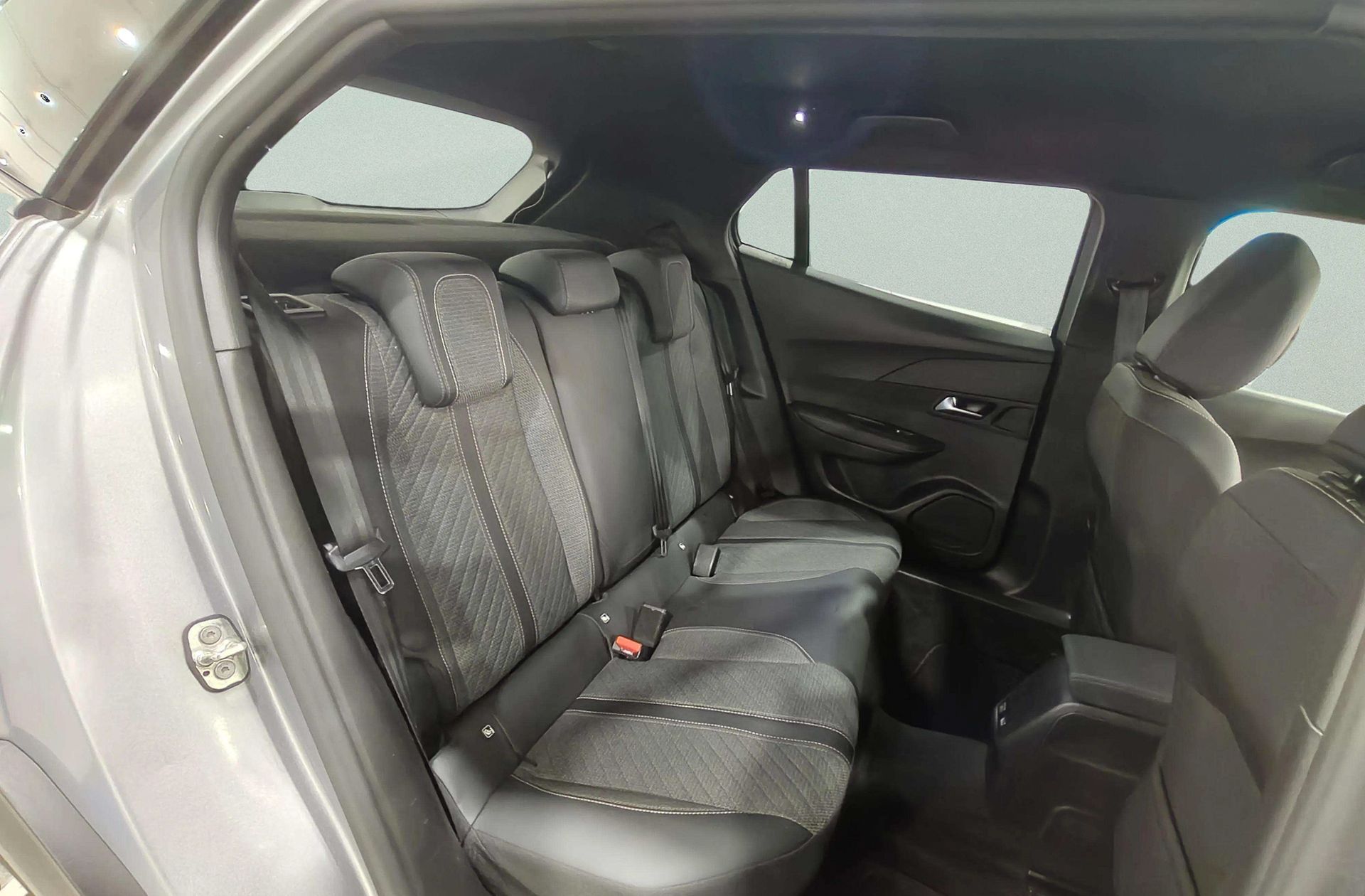 Peugeot 2008 Allure Hybrid eDCS6 - foto 16