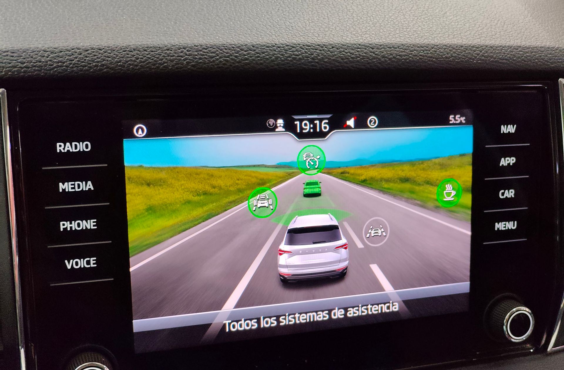 Škoda Karoq 1.5 TSI ACT Ambition DSG - foto 9