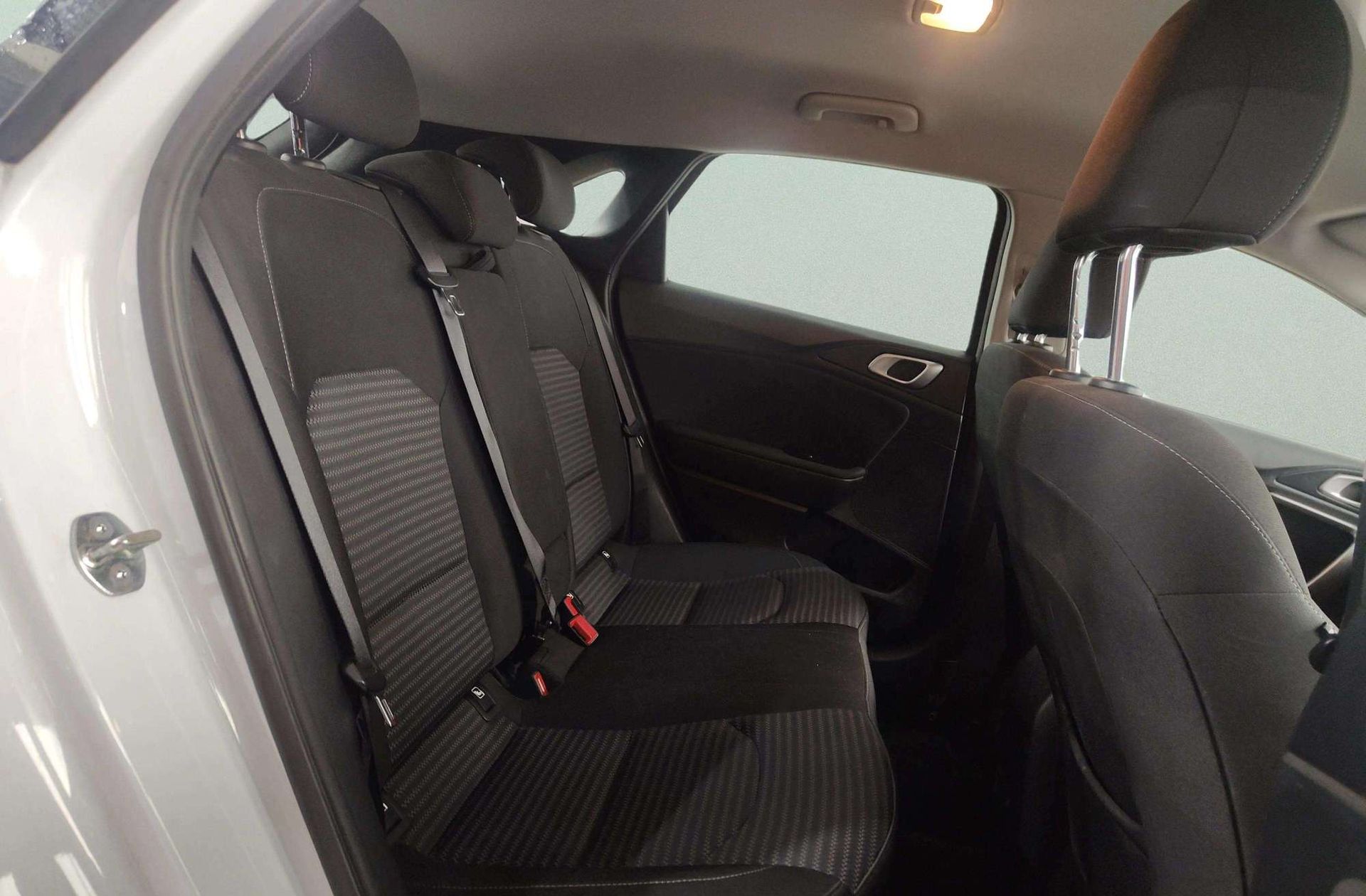 Kia Ceed 1.6 MHEV iMT Drive - foto 15