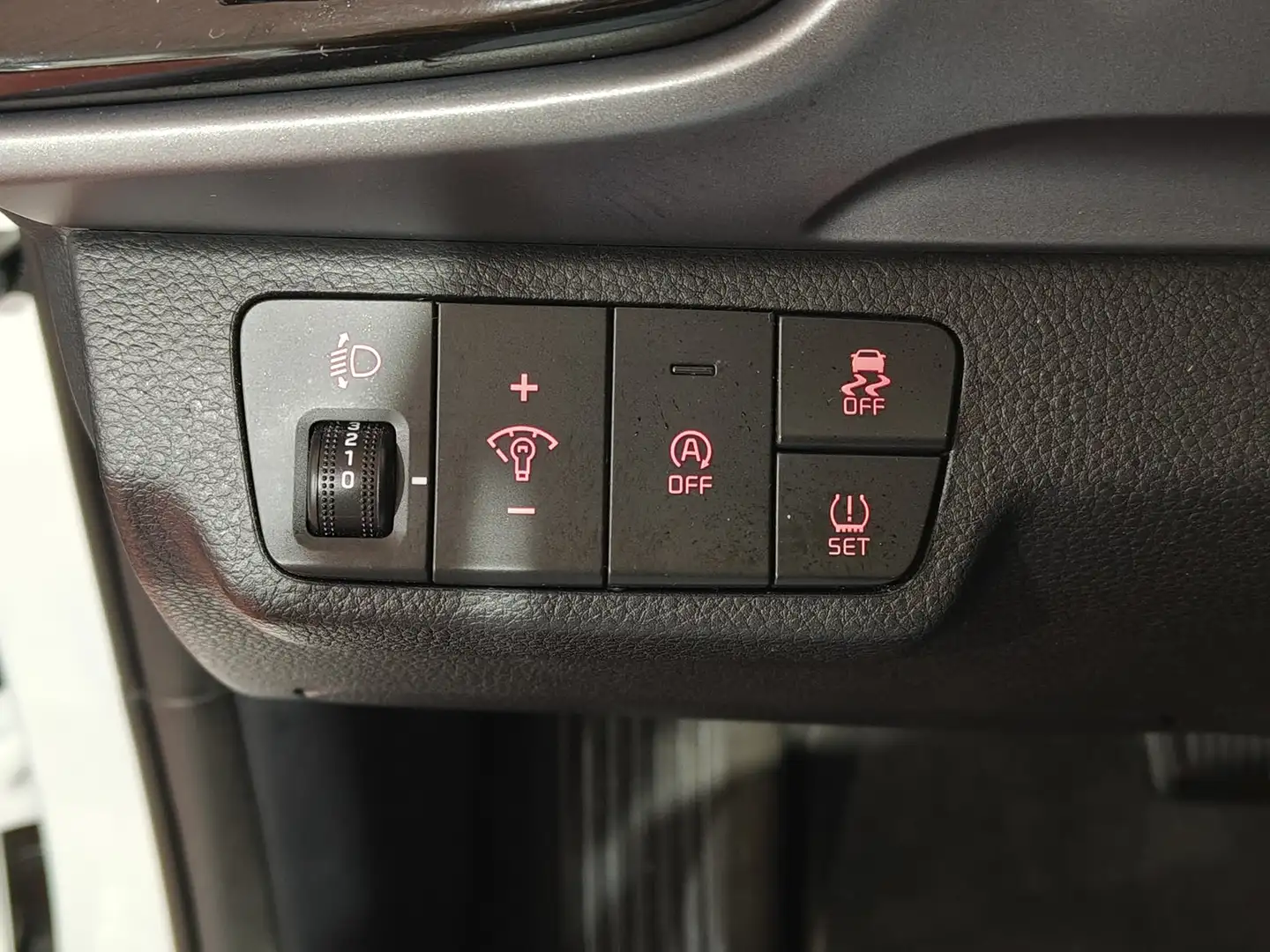 Foto KIA Stonic Kia Stonic 1.0 T-GDi MHEV Drive DCT (120 CV)