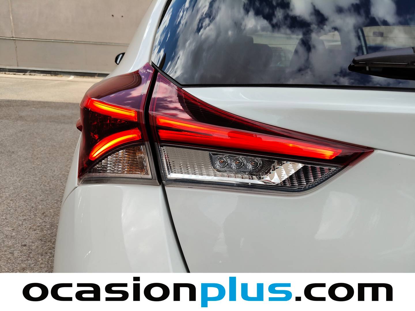Acabados Toyota Auris Toyota Auris 140H Hybrid Feel! (136 CV)