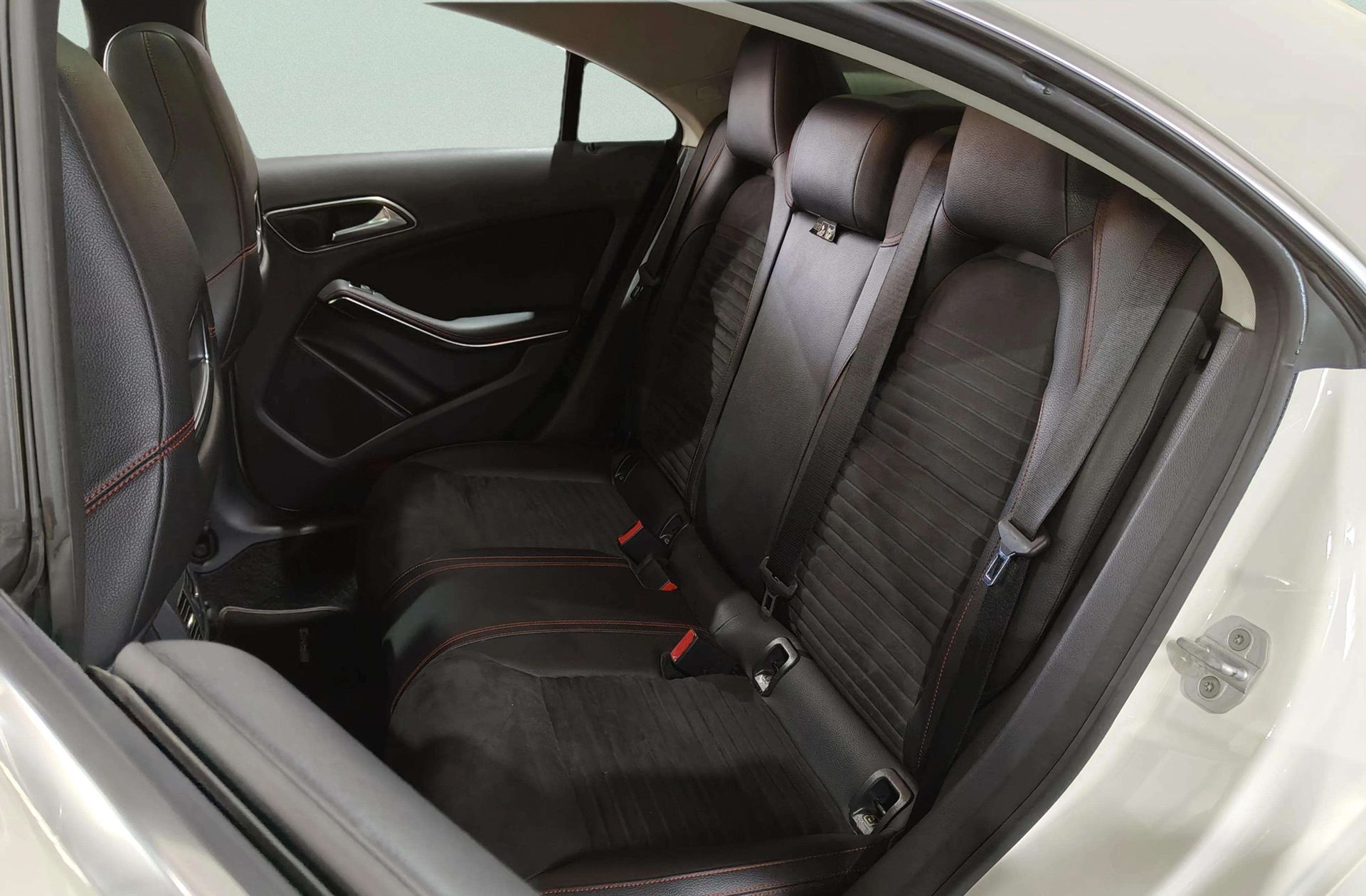 Mercedes-Benz CLA 200 d Pack AMG - foto 14