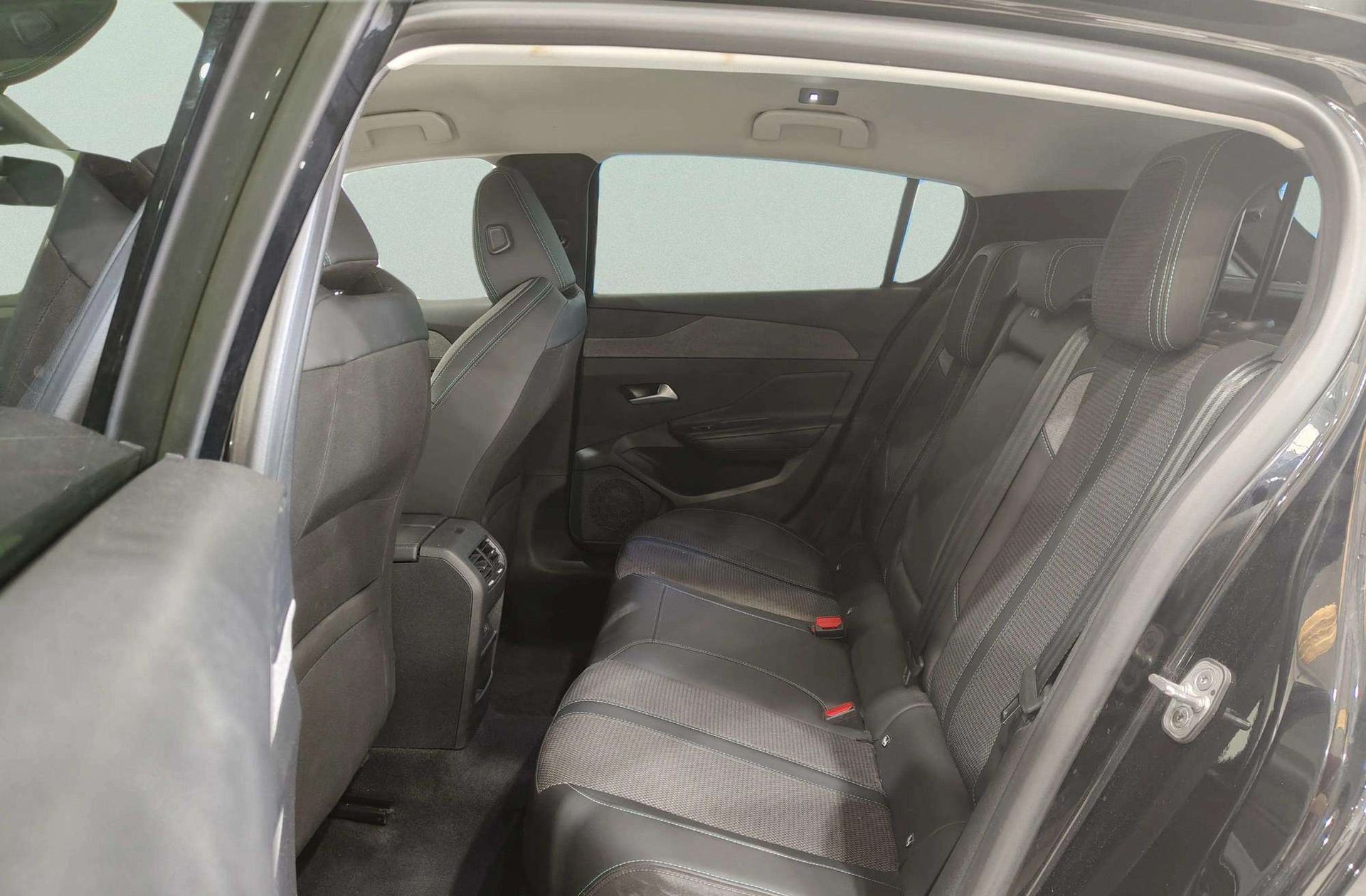 Peugeot 308 BlueHDi 130 Allure EAT8 - foto 11