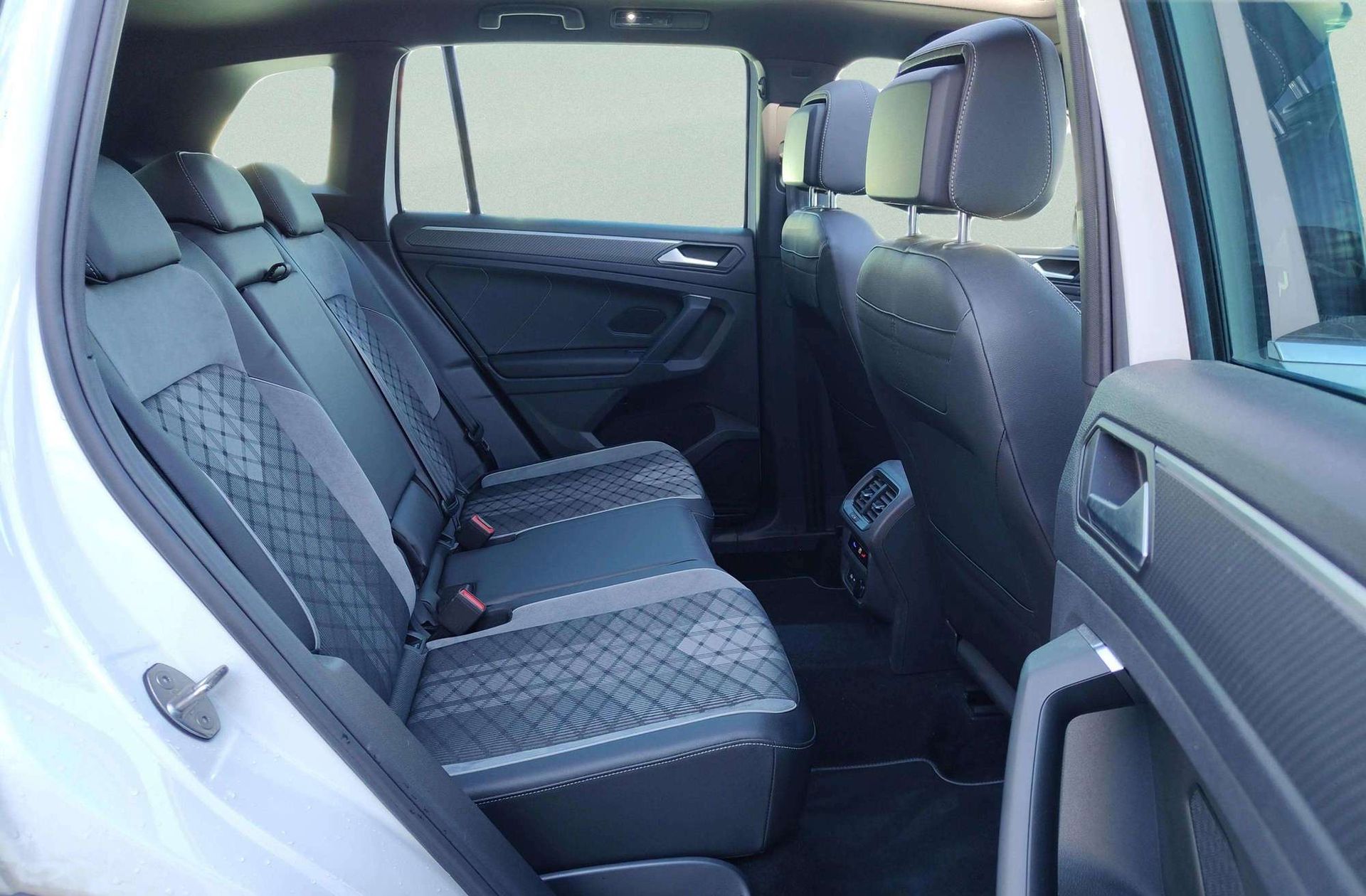 Volkswagen Tiguan R-Line 2.0 TDI DSG - foto 28