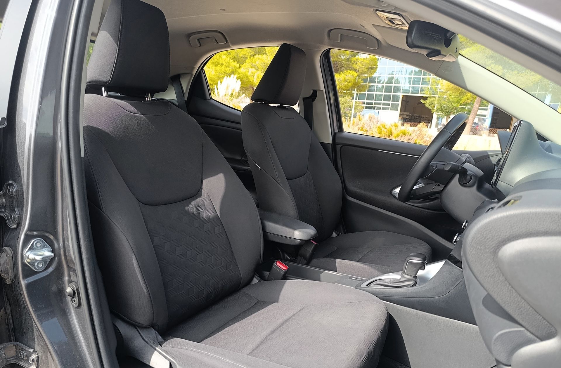 Toyota Yaris 120H Active Plus - foto 18