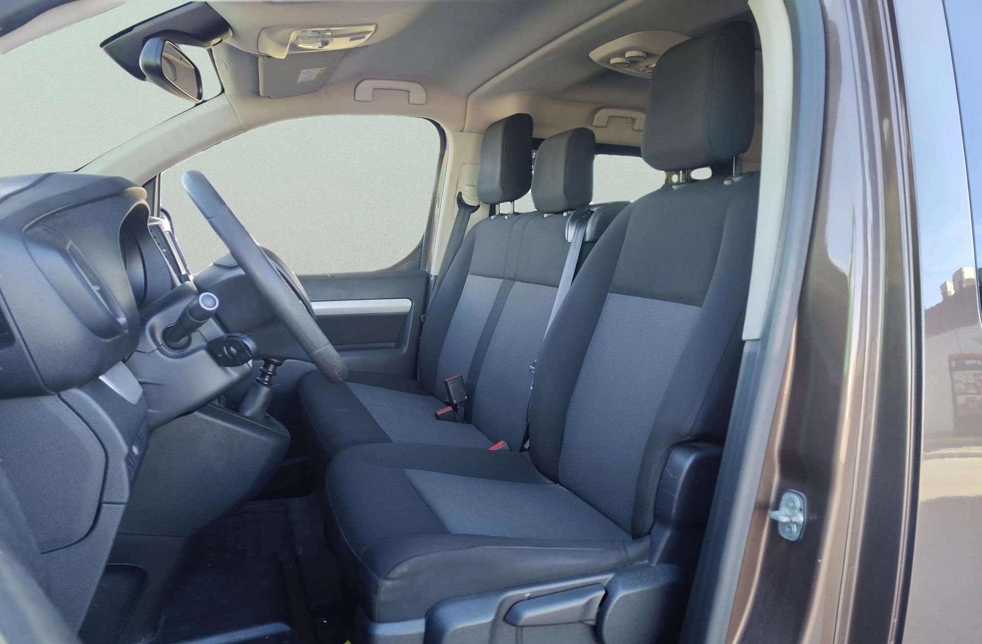 Peugeot Traveller Business 1.5 BlueHDi (120) Long 9 plazas - foto 11