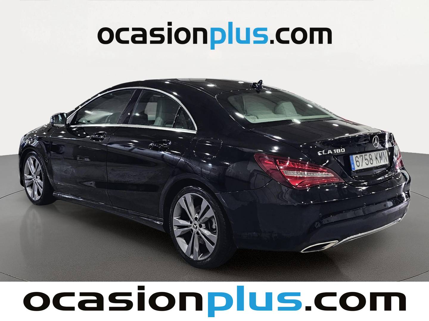 Foto delantera Mercedes CLA Mercedes CLA 180 (122 CV) derecha