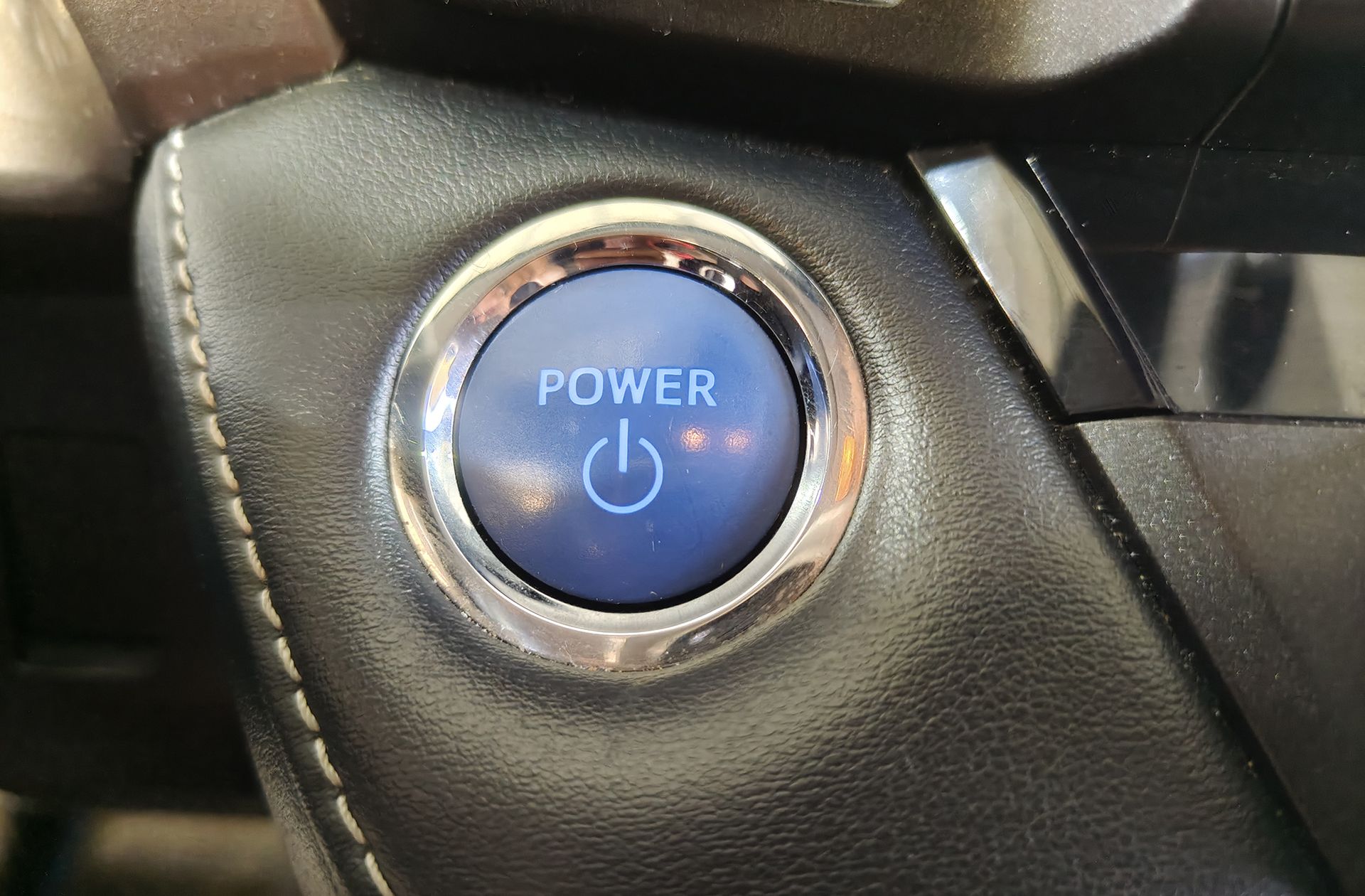 Toyota RAV4 2.5l hybrid Advance 2WD - foto 28