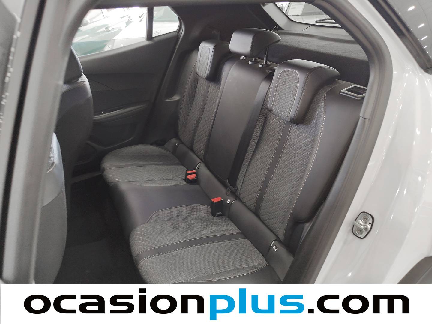 Foto asientos traseros Peugeot 2008 Peugeot 2008 Allure Hybrid eDCS6 (145 CV)