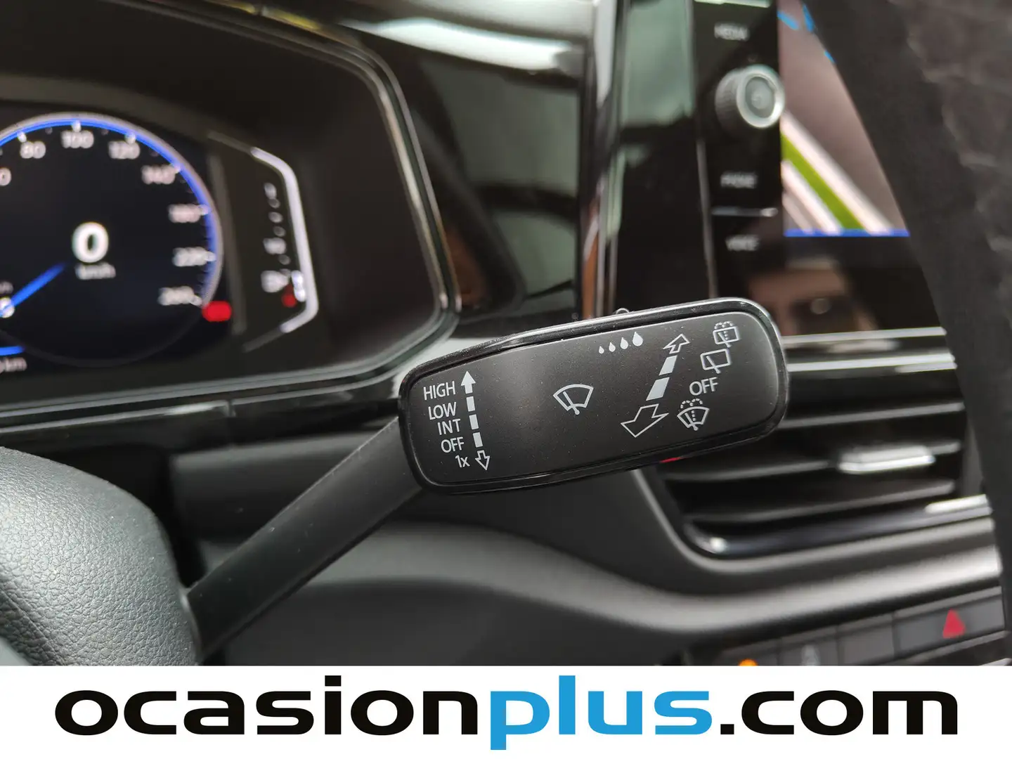 Foto Volkswagen T-Roc Volkswagen T-Roc R-Line 2.0 TDI (150 CV)