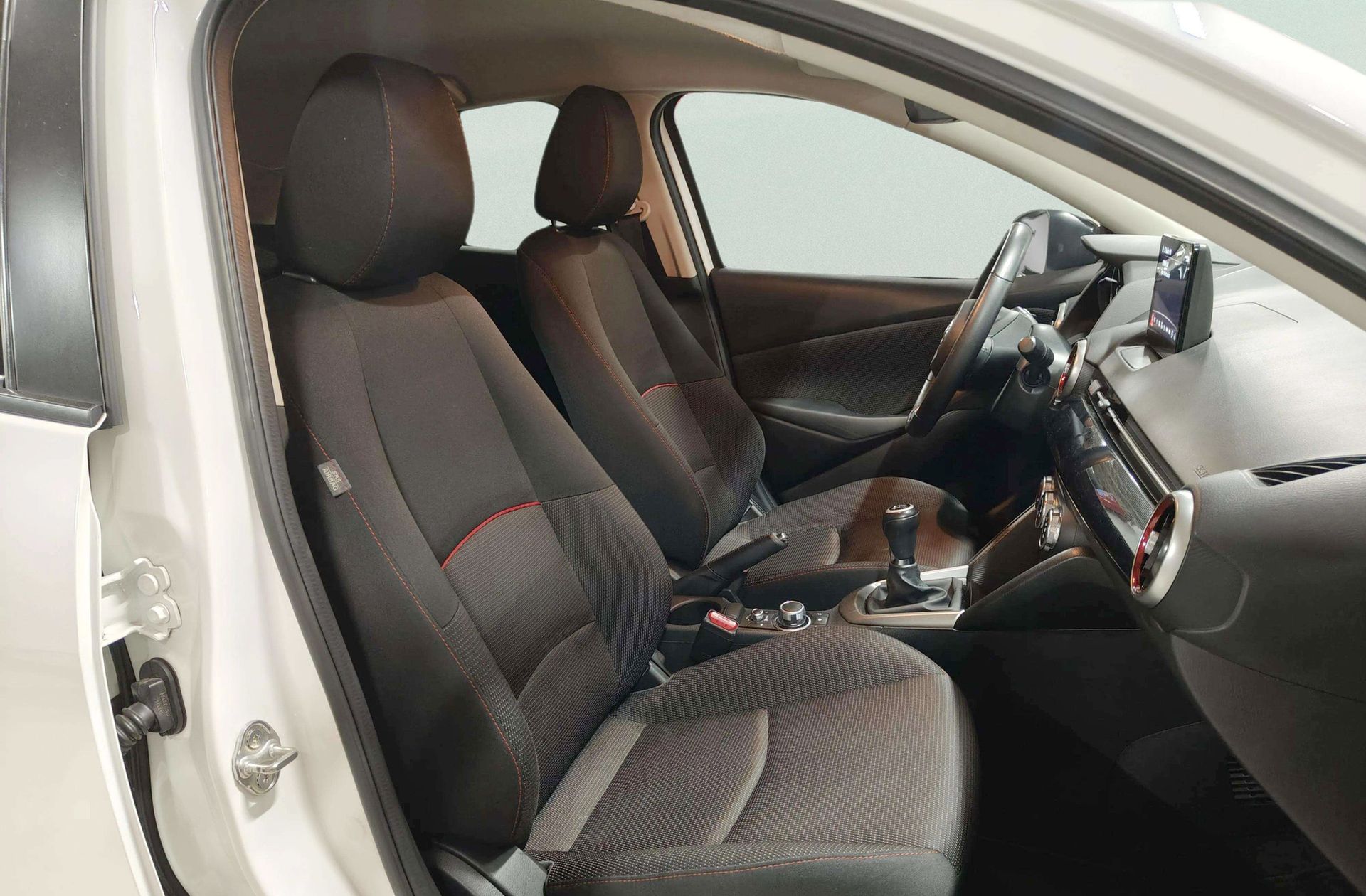 Mazda Mazda2 1.5 GE Black Tech Edition - foto 19