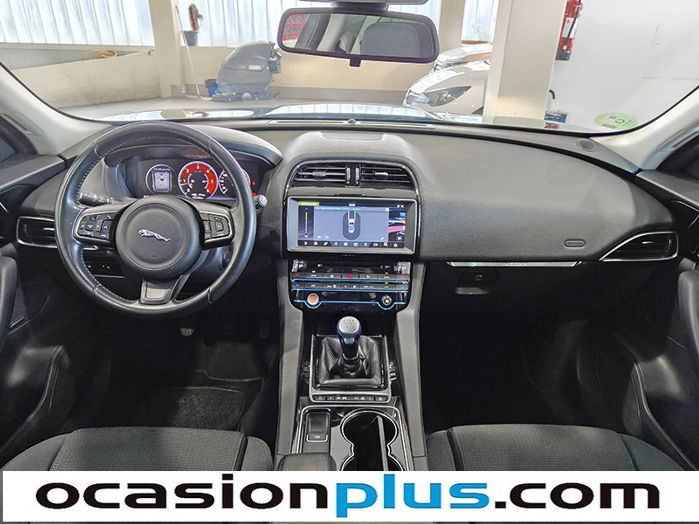 Foto Jaguar F-Pace Jaguar F-PACE 2.0L i4D Pure RWD (180 CV)