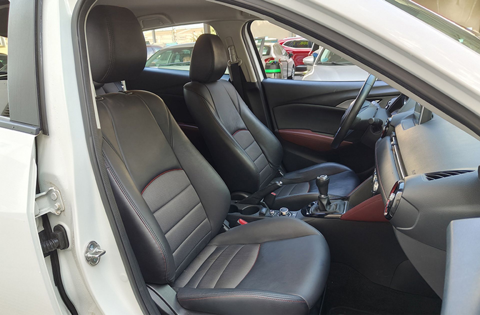 Mazda CX-3 1.5 DE Skyactiv Luxury 2WD - foto 18