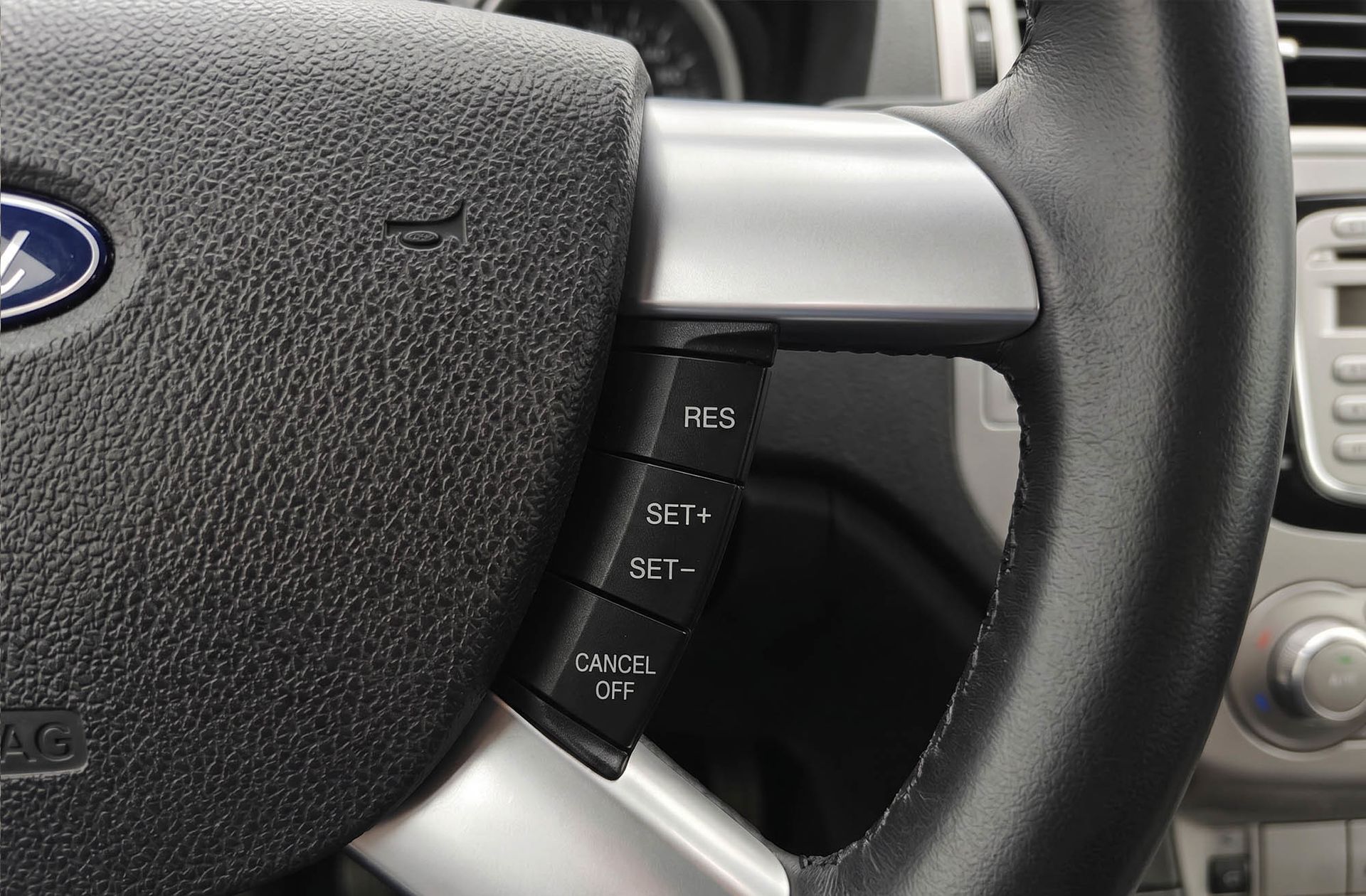 Ford Focus 1.6 Trend - foto 22