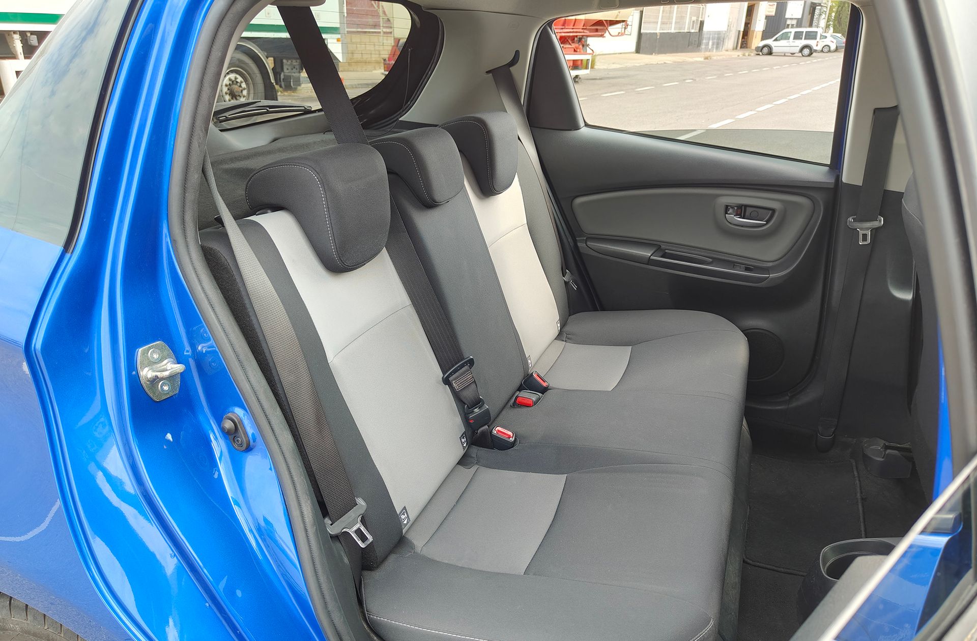 Toyota Yaris 100H Feel - foto 16