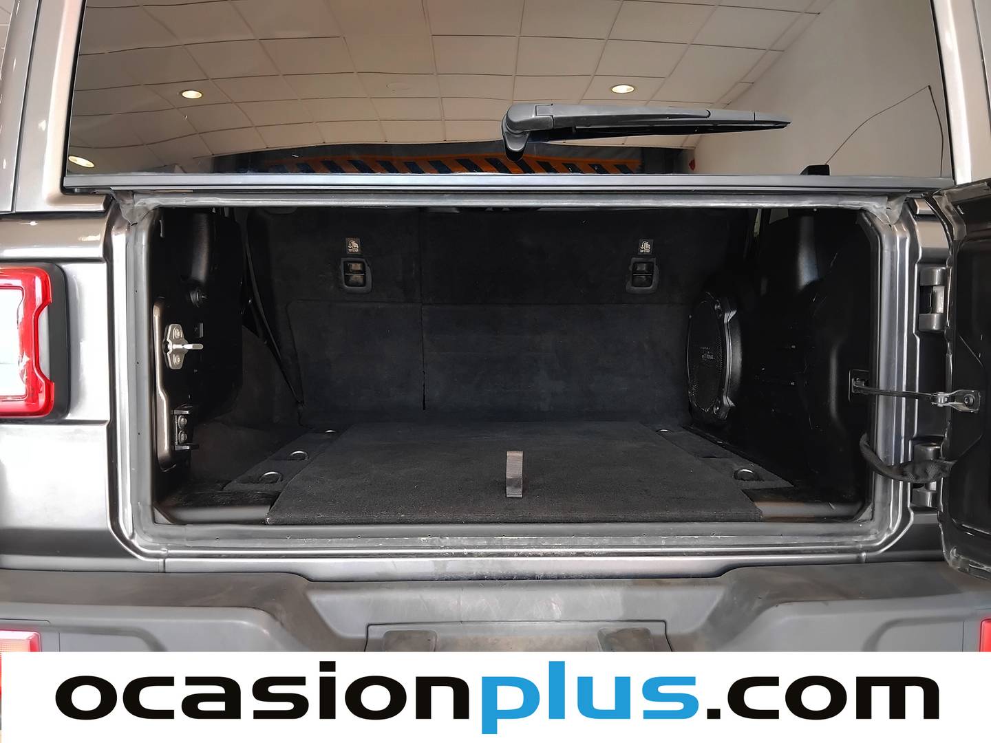 Fotos maletero Jeep Wrangler Unlimited Jeep Wrangler 2.0T GME Sahara 8ATX (270 CV)