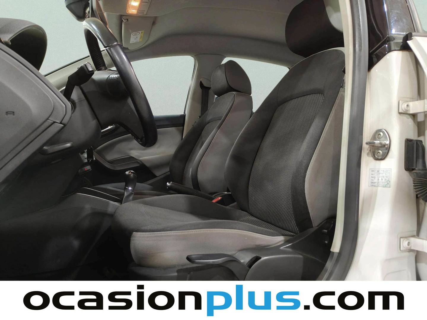 Foto asientos delanteros Seat Ibiza Seat Ibiza 1.4 TDI Style (105 CV)