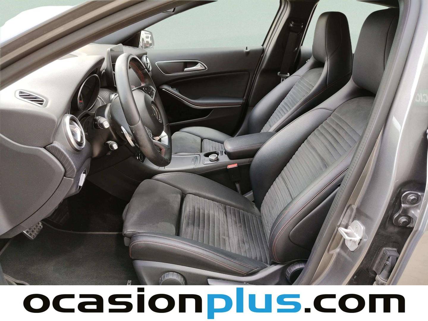 Foto asientos delanteros Mercedes Clase A Mercedes Clase A 180 d (109 CV)