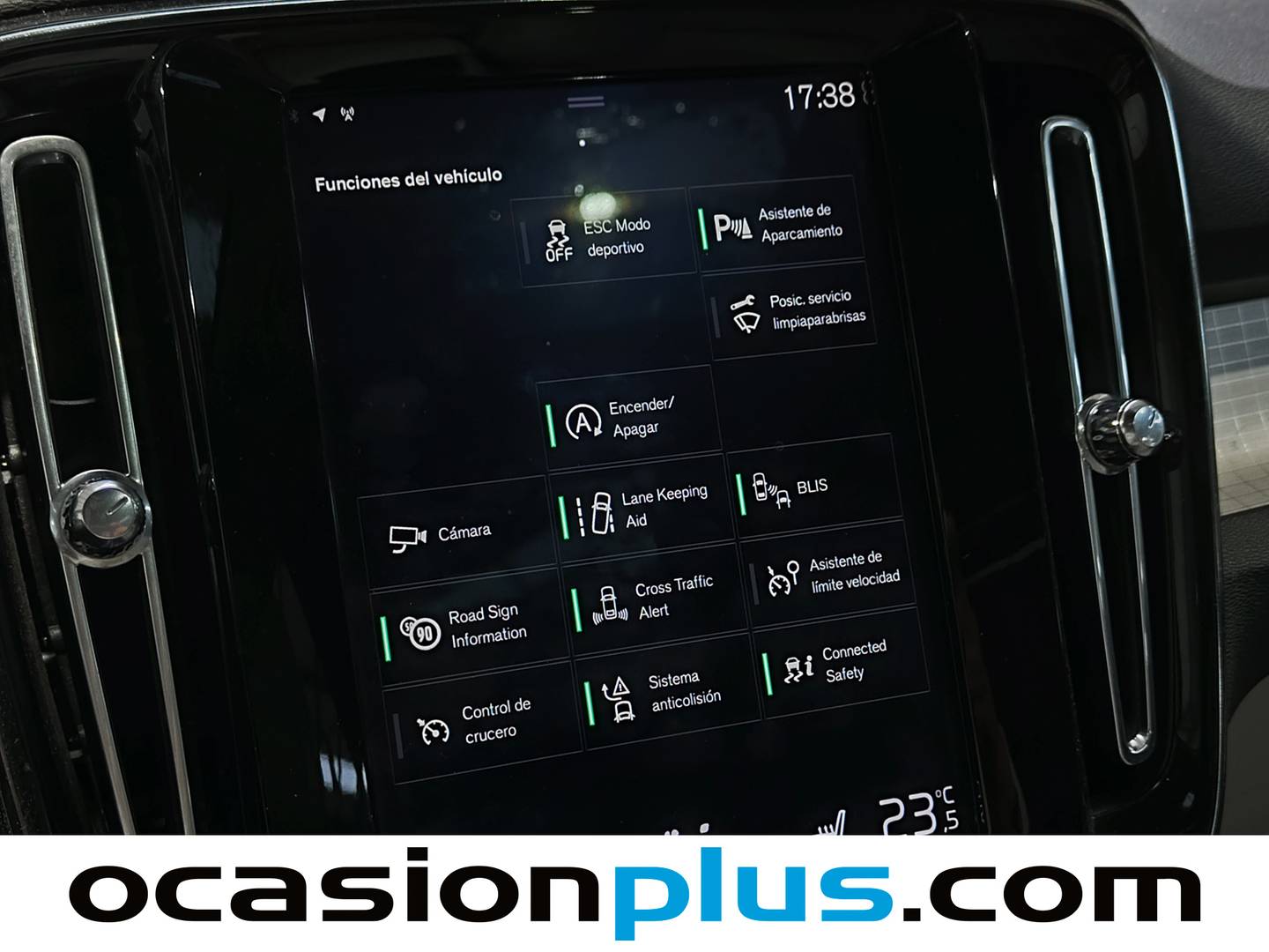 Foto Volvo XC40 Volvo XC40 D3 Momentum Auto (150 CV)